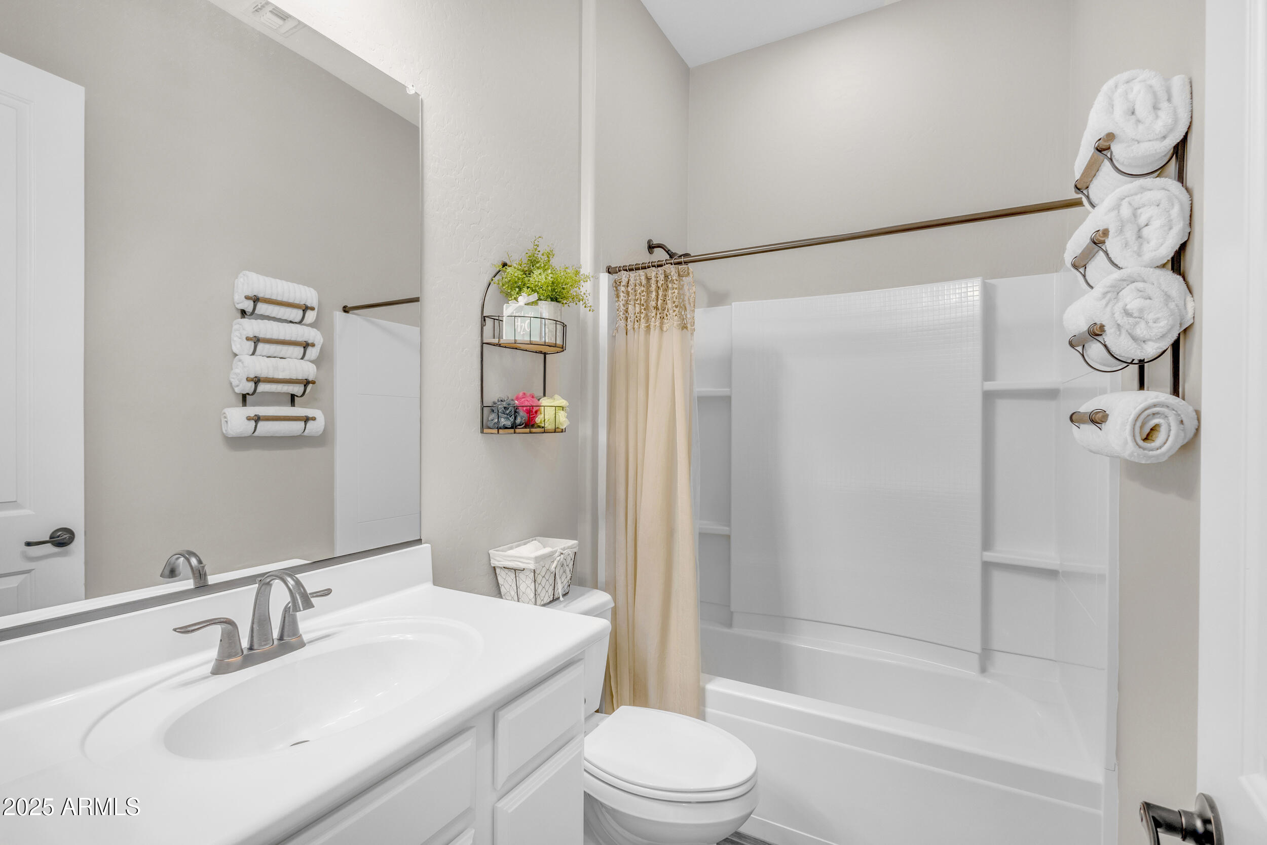 3466 E HAZELTINE Way