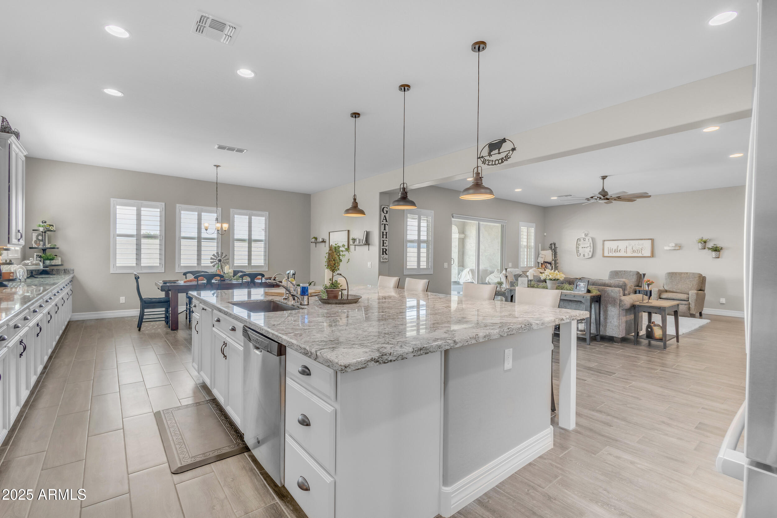 3466 E HAZELTINE Way