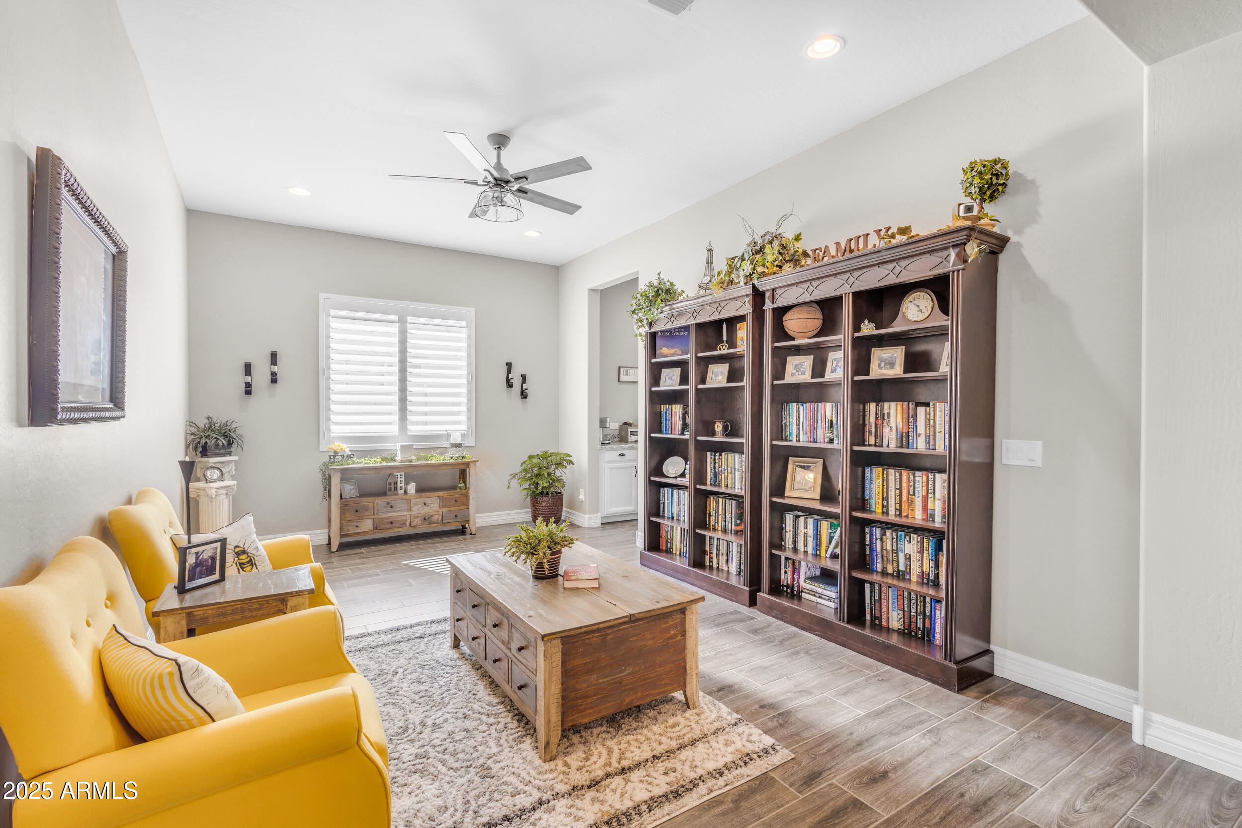 3466 E HAZELTINE Way