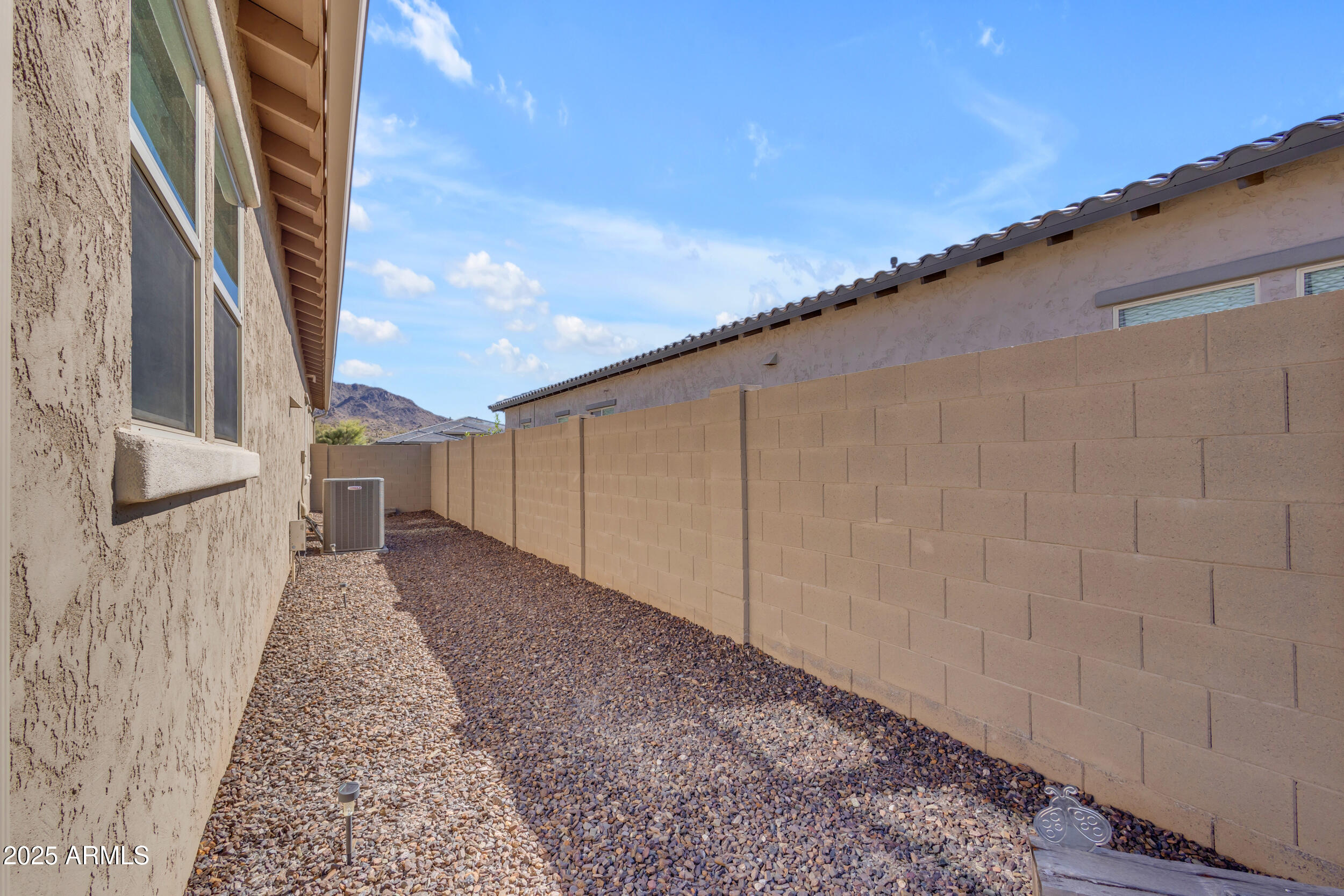 3466 E HAZELTINE Way