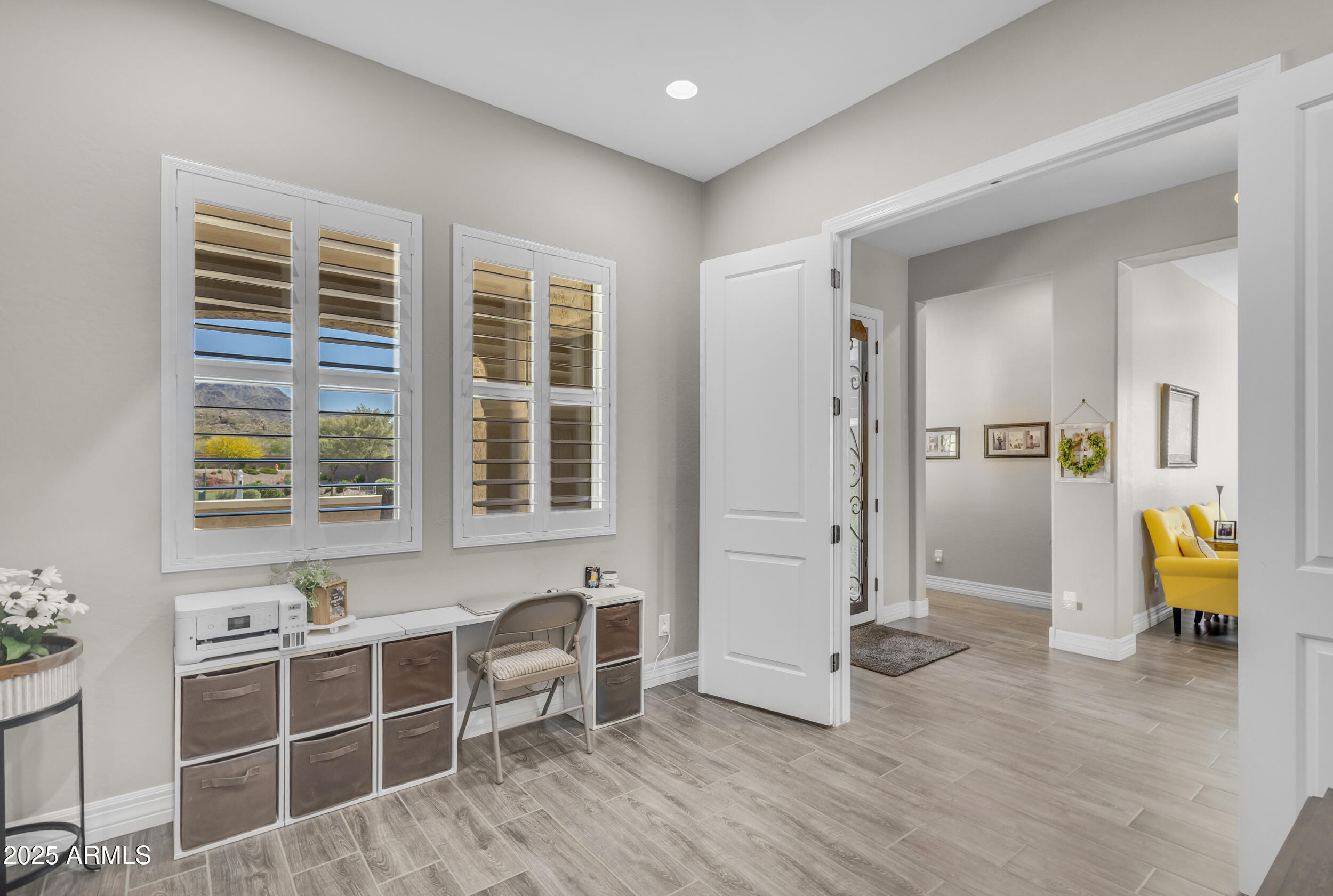 3466 E HAZELTINE Way