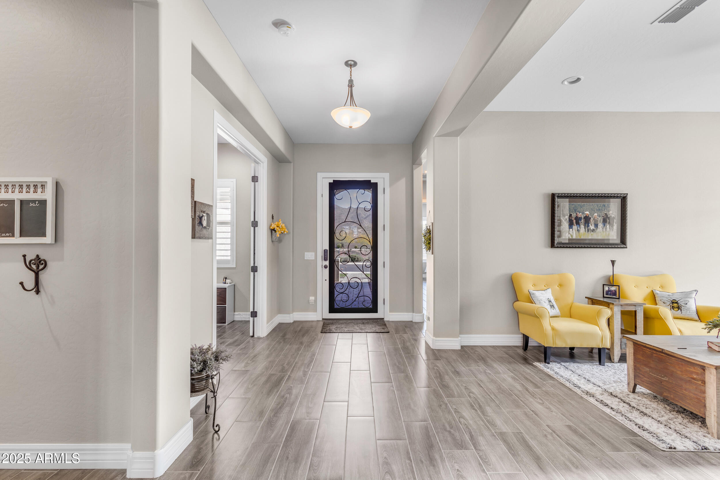 3466 E HAZELTINE Way