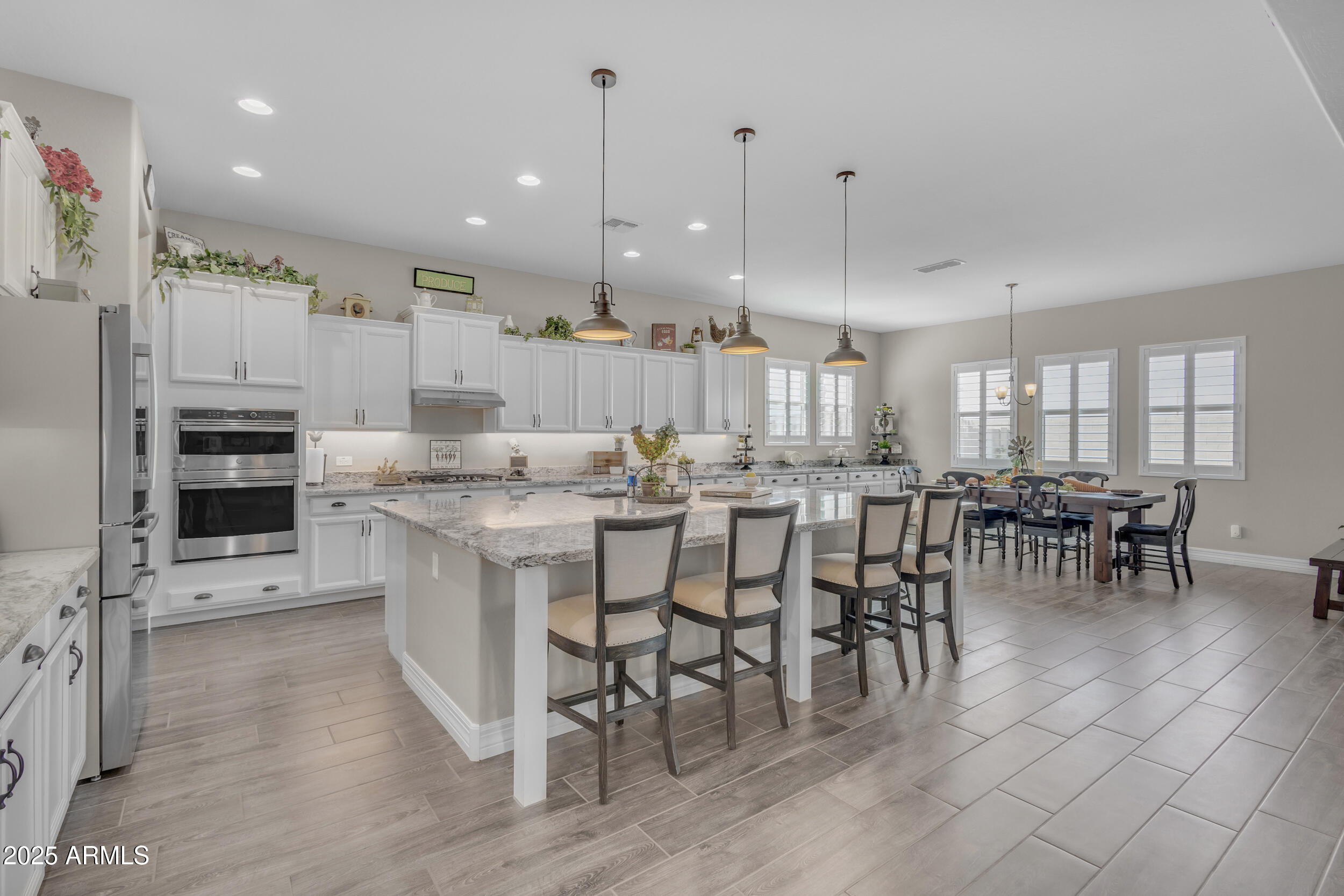 3466 E HAZELTINE Way