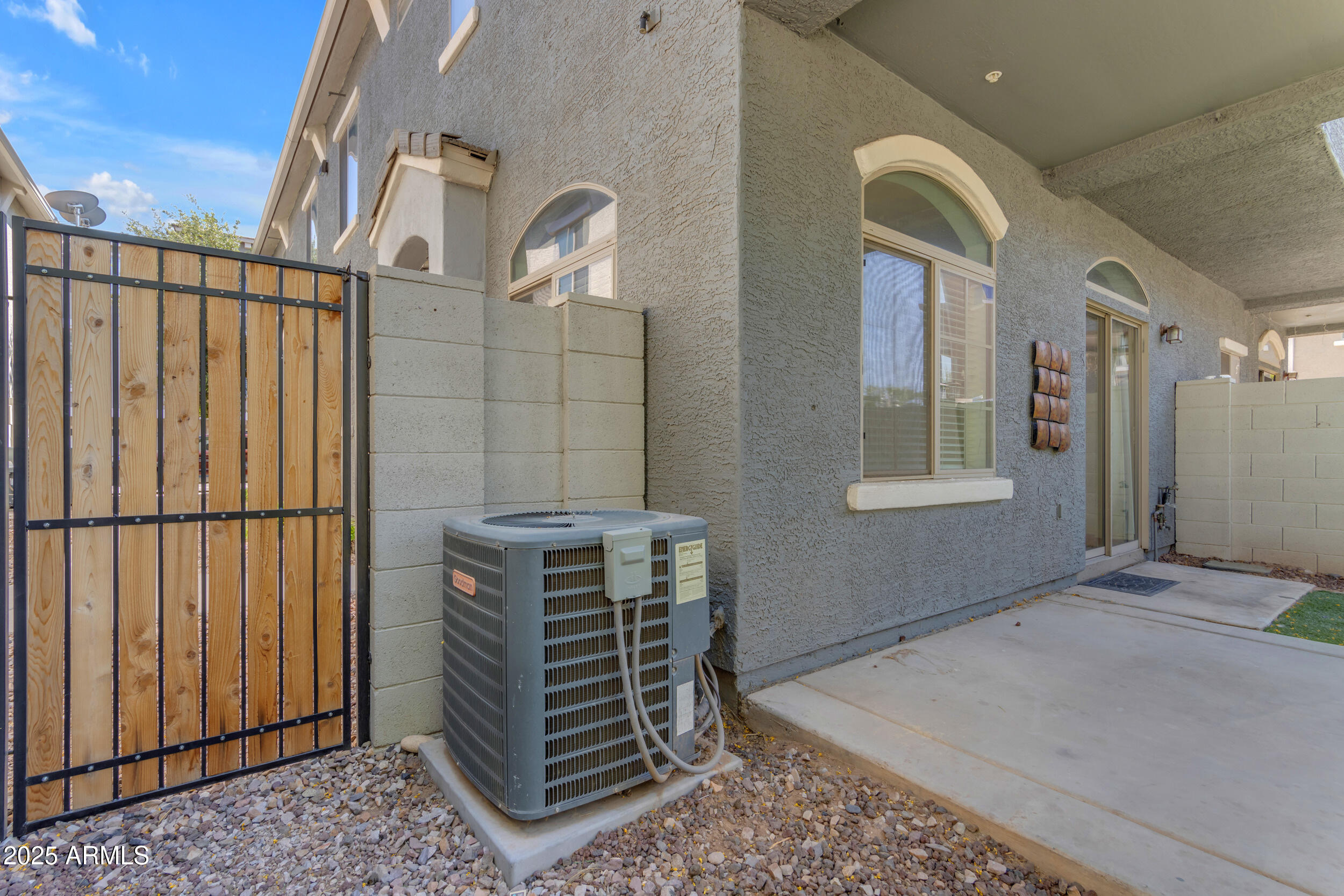 2402 E 5TH Street, 1621