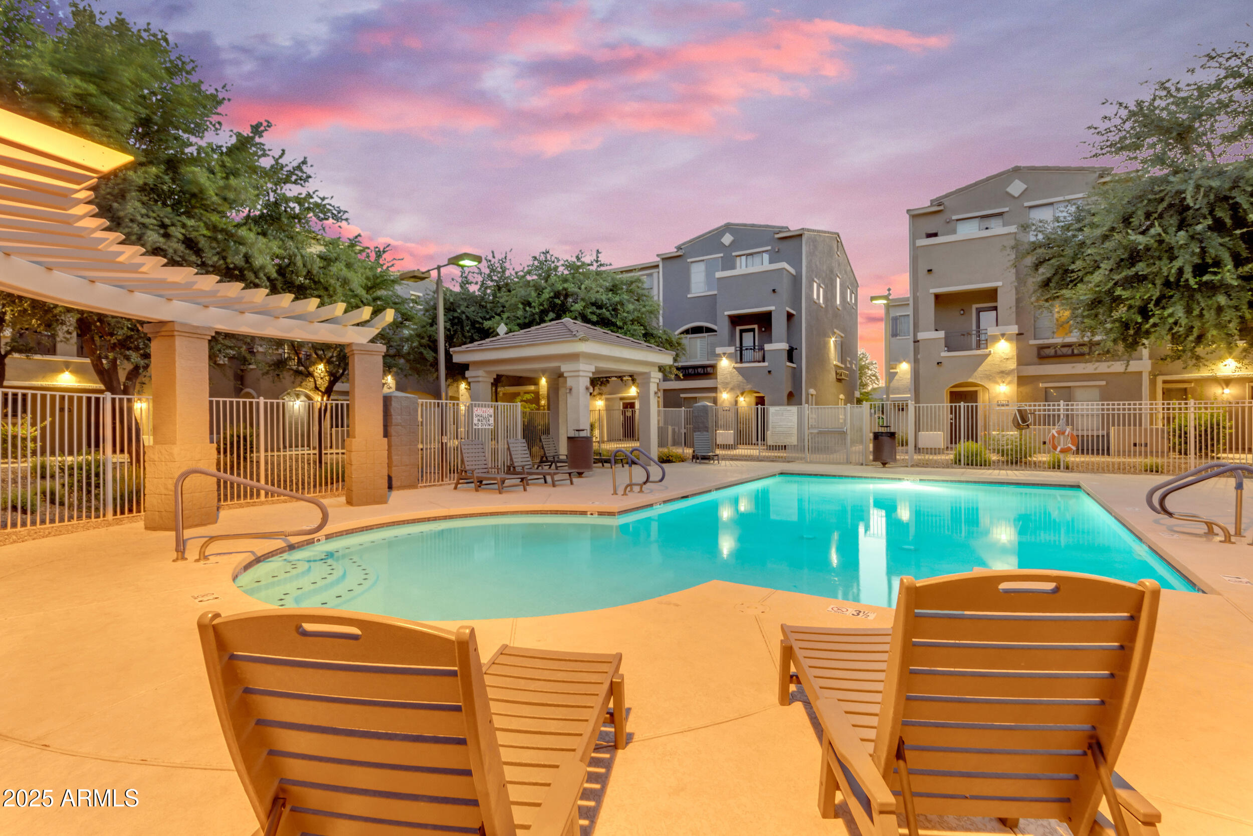 2402 E 5TH Street, 1621