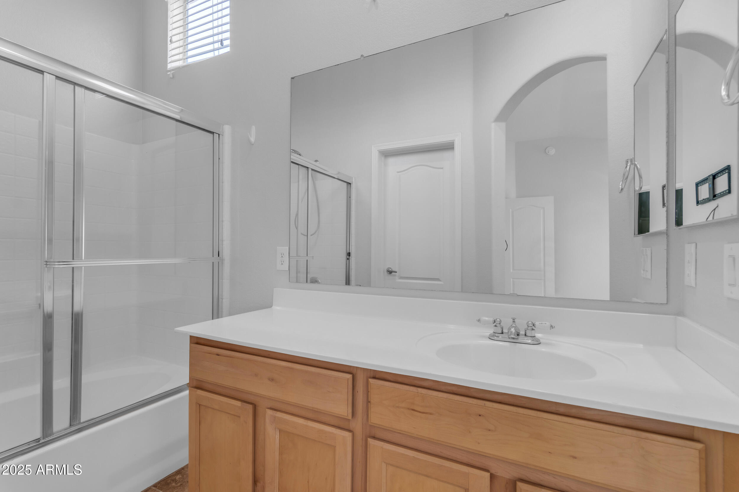 2402 E 5TH Street, 1621