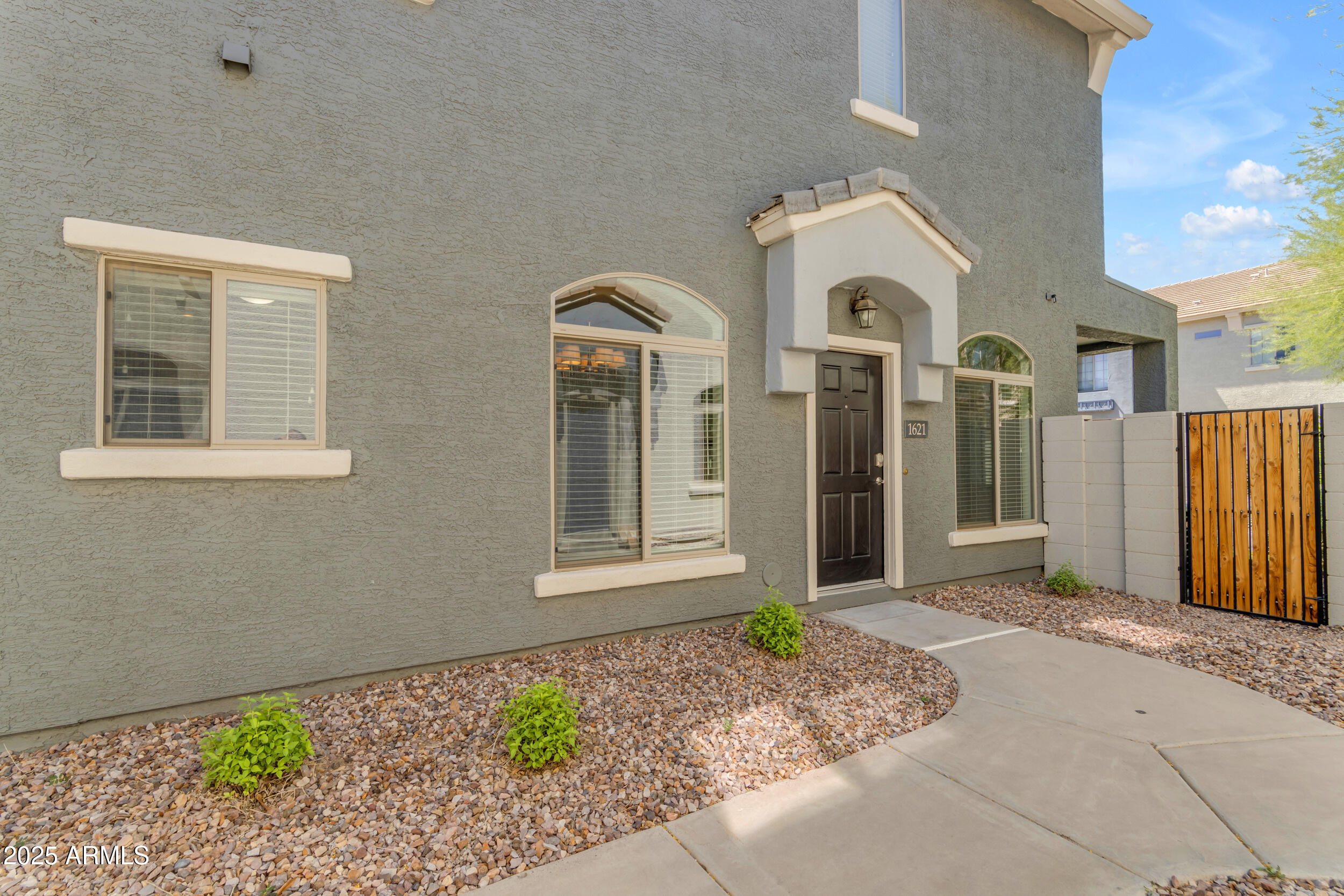 2402 E 5TH Street, 1621