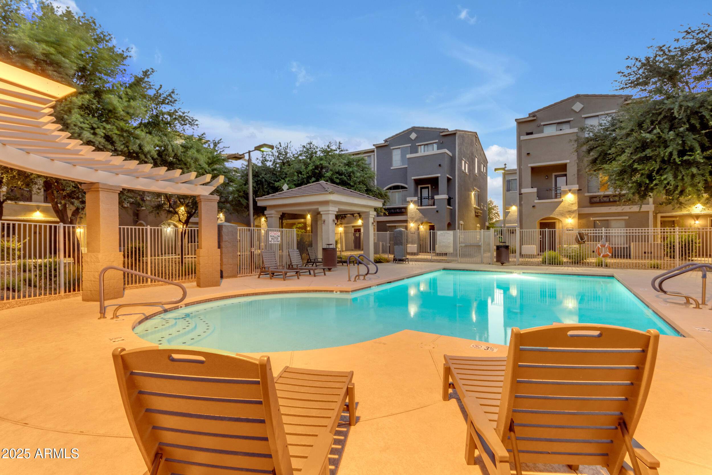 2402 E 5TH Street, 1621