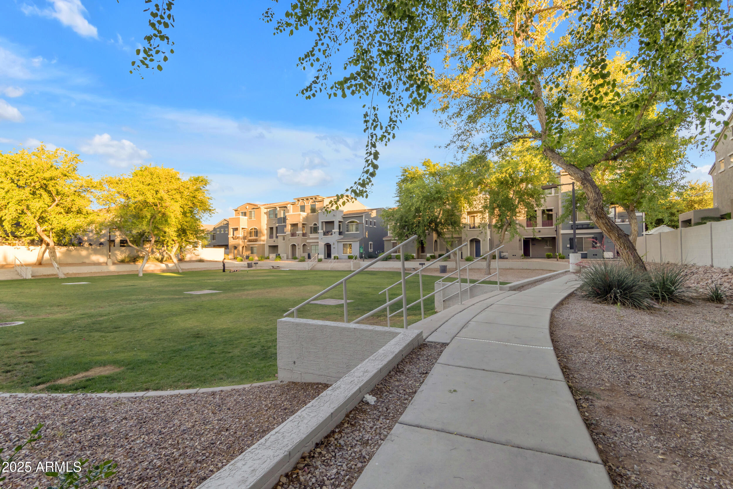 2402 E 5TH Street, 1621