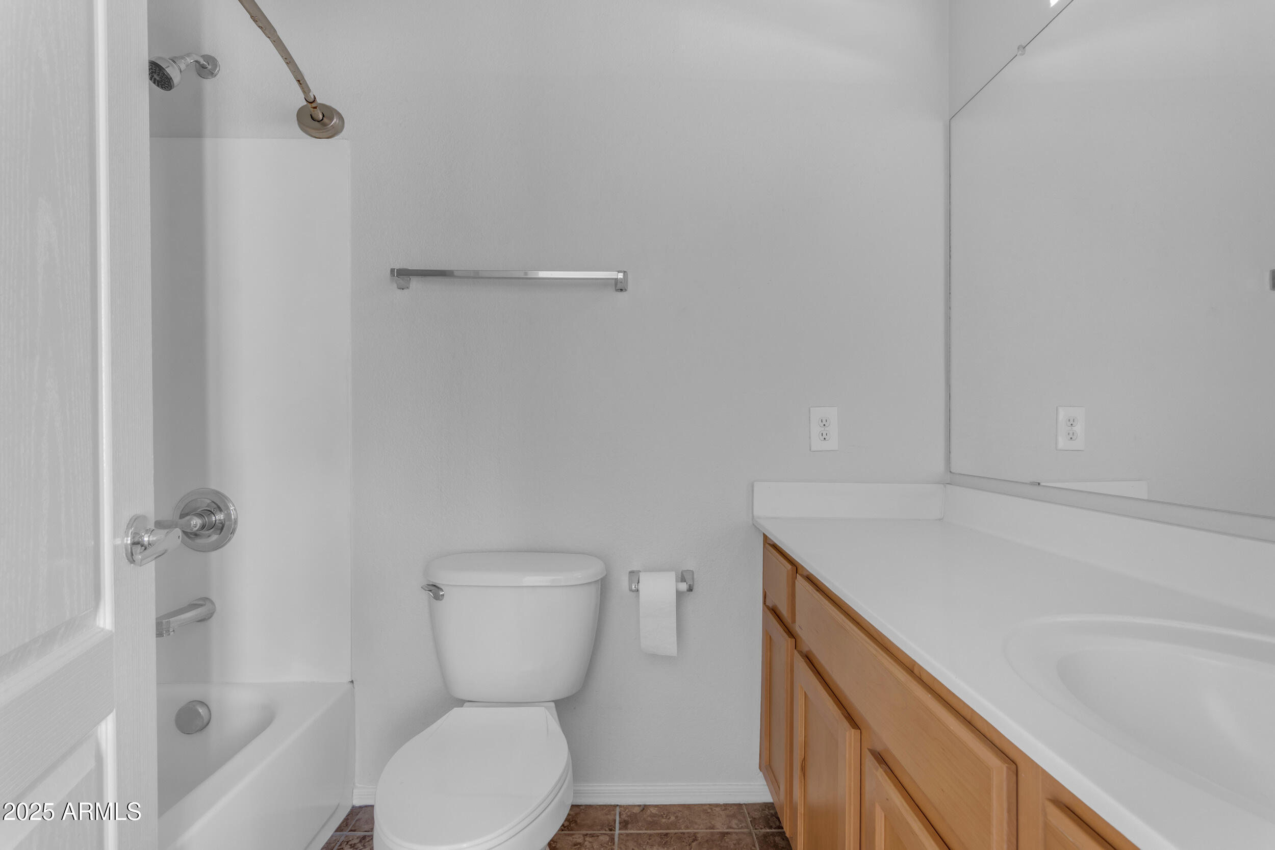 2402 E 5TH Street, 1621