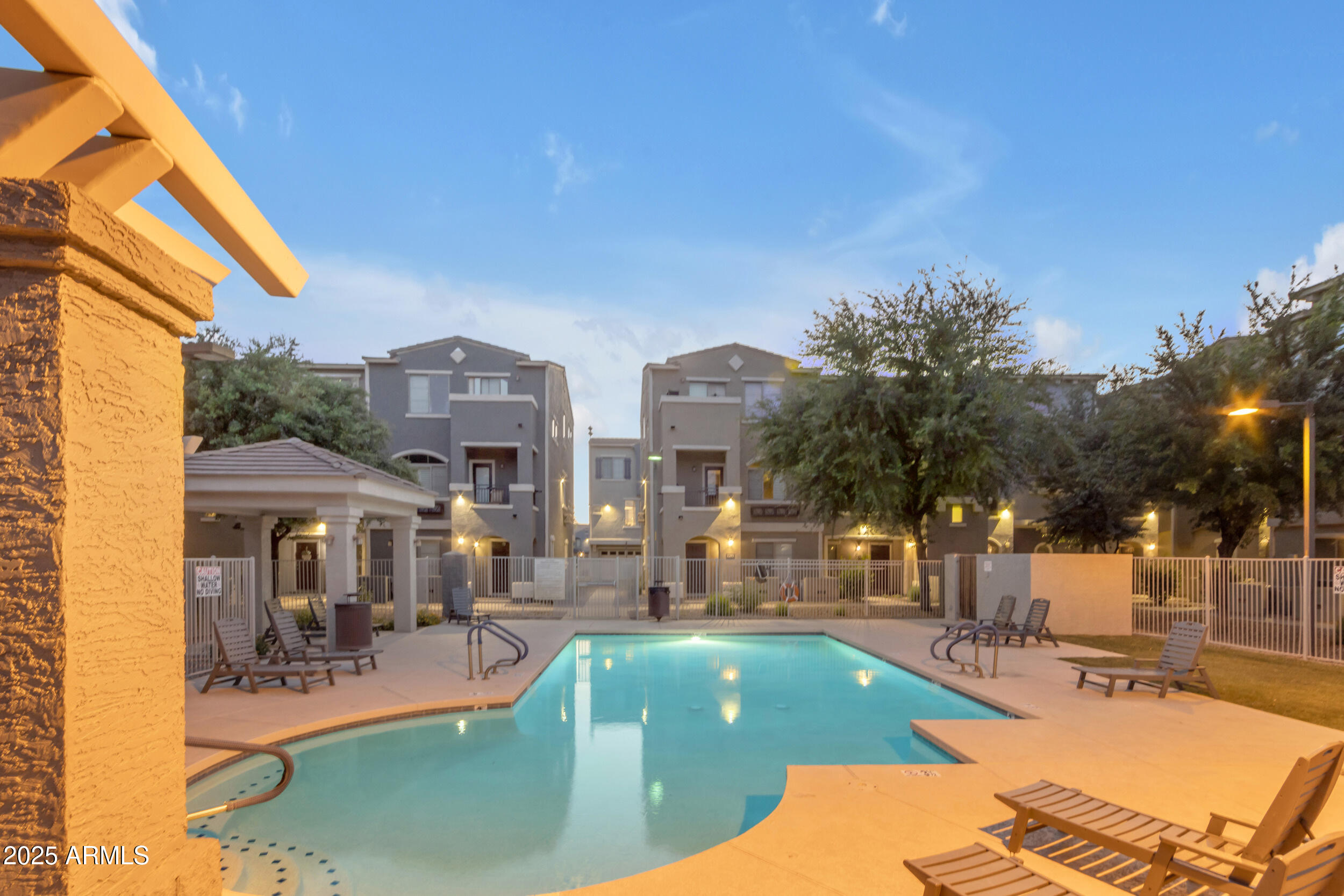 2402 E 5TH Street, 1621