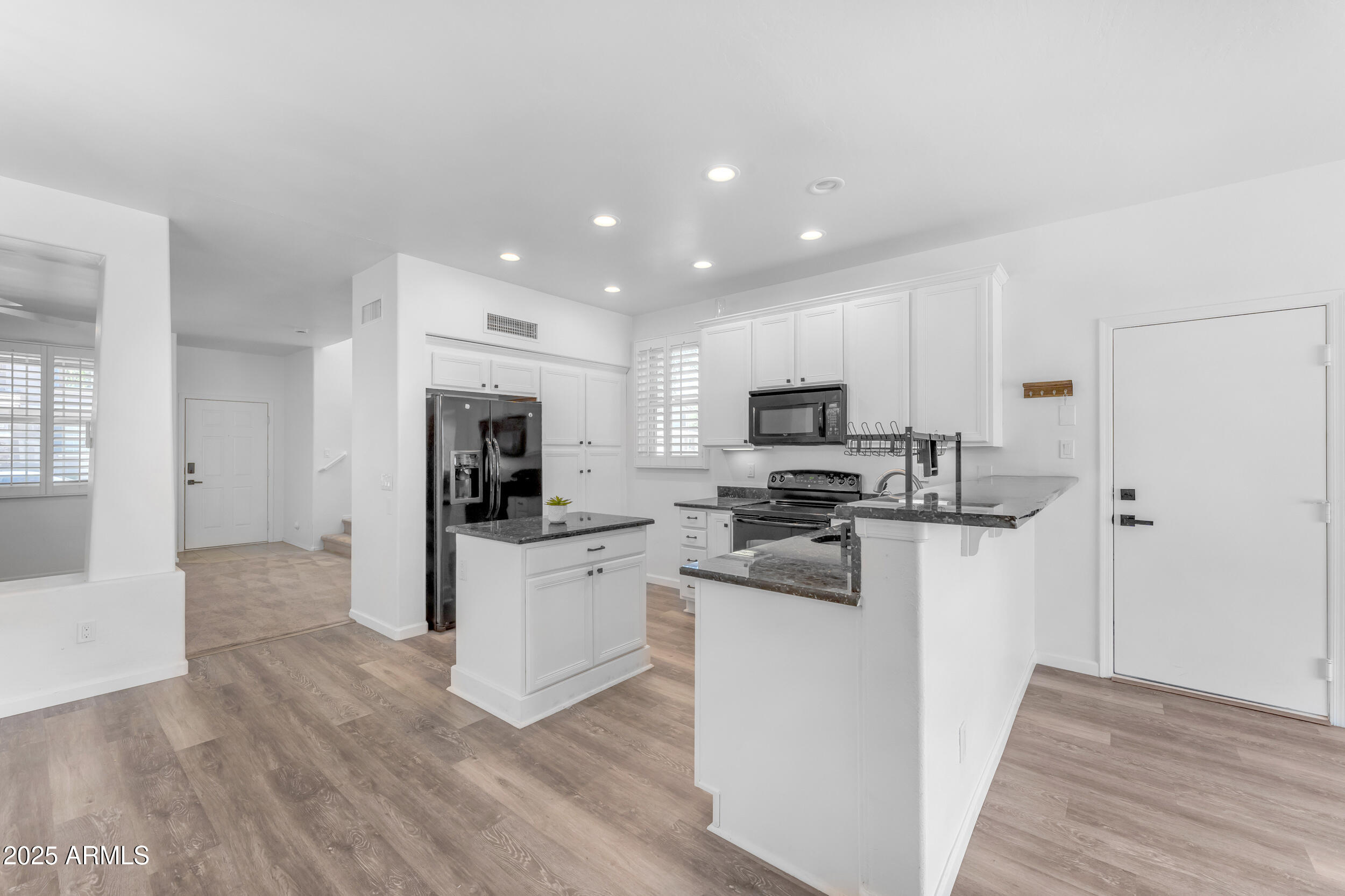 2318 E SUNLAND Avenue