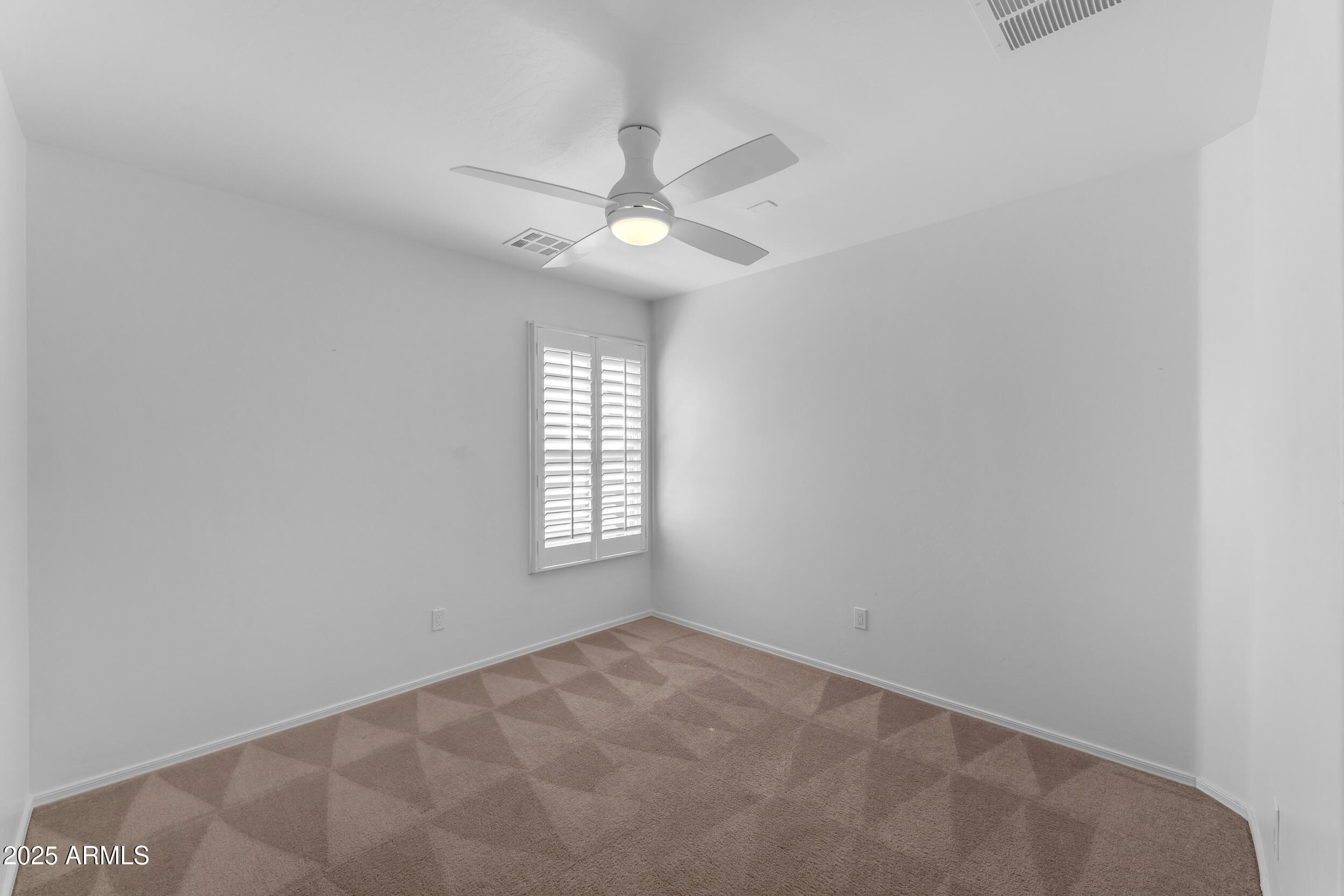 2318 E SUNLAND Avenue