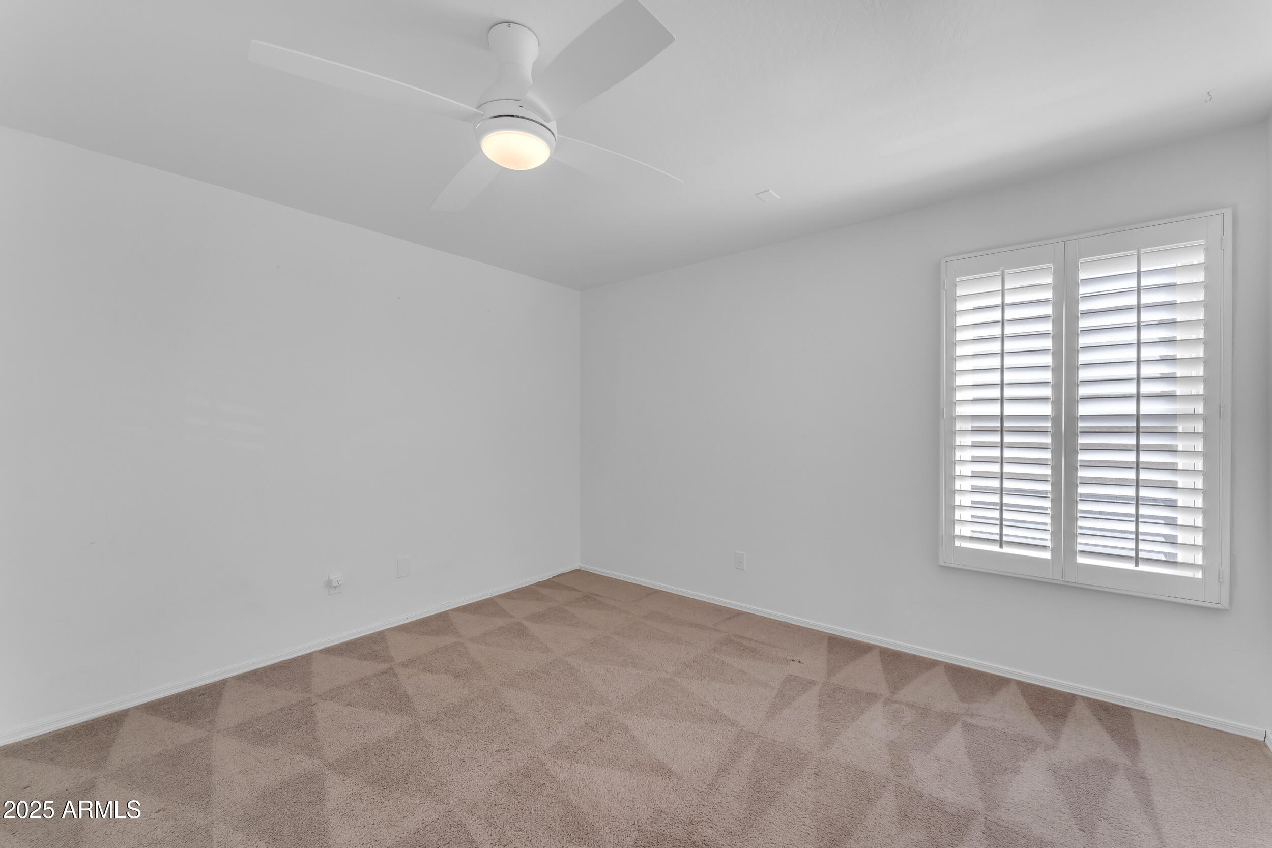 2318 E SUNLAND Avenue