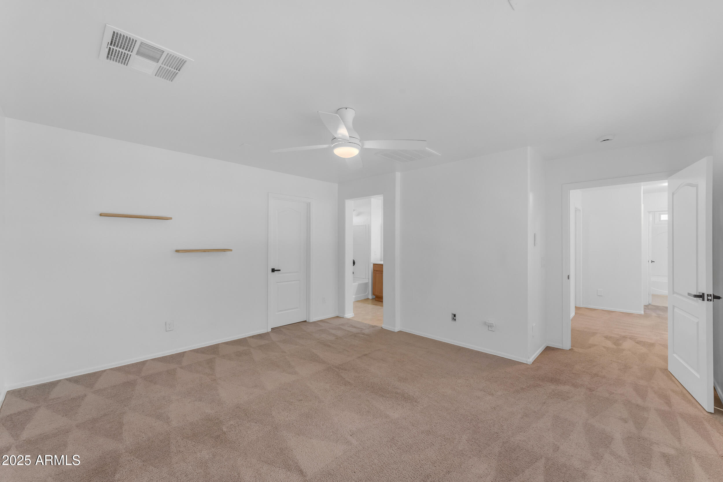 2318 E SUNLAND Avenue