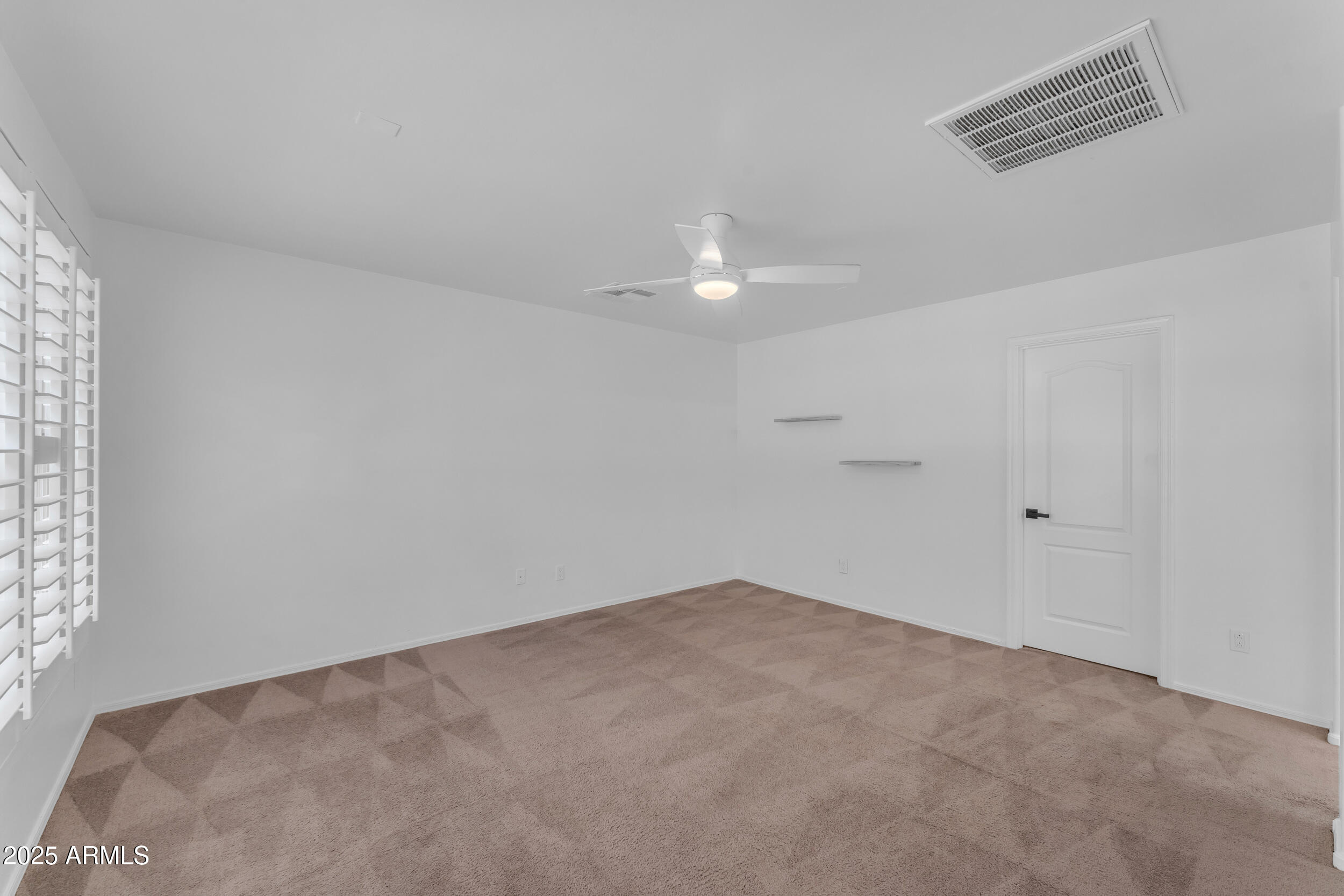 2318 E SUNLAND Avenue