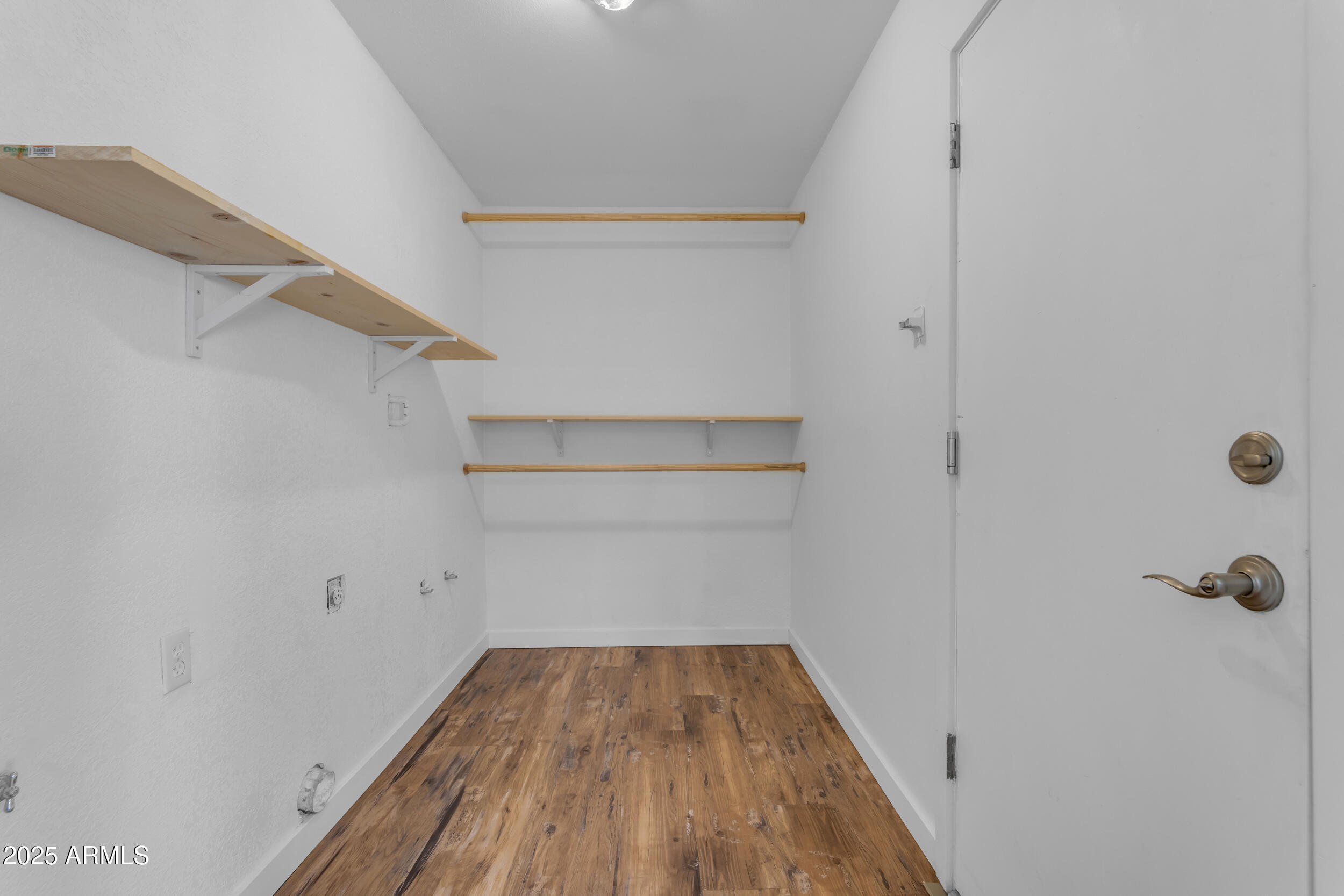 1511 E HARMONY Avenue