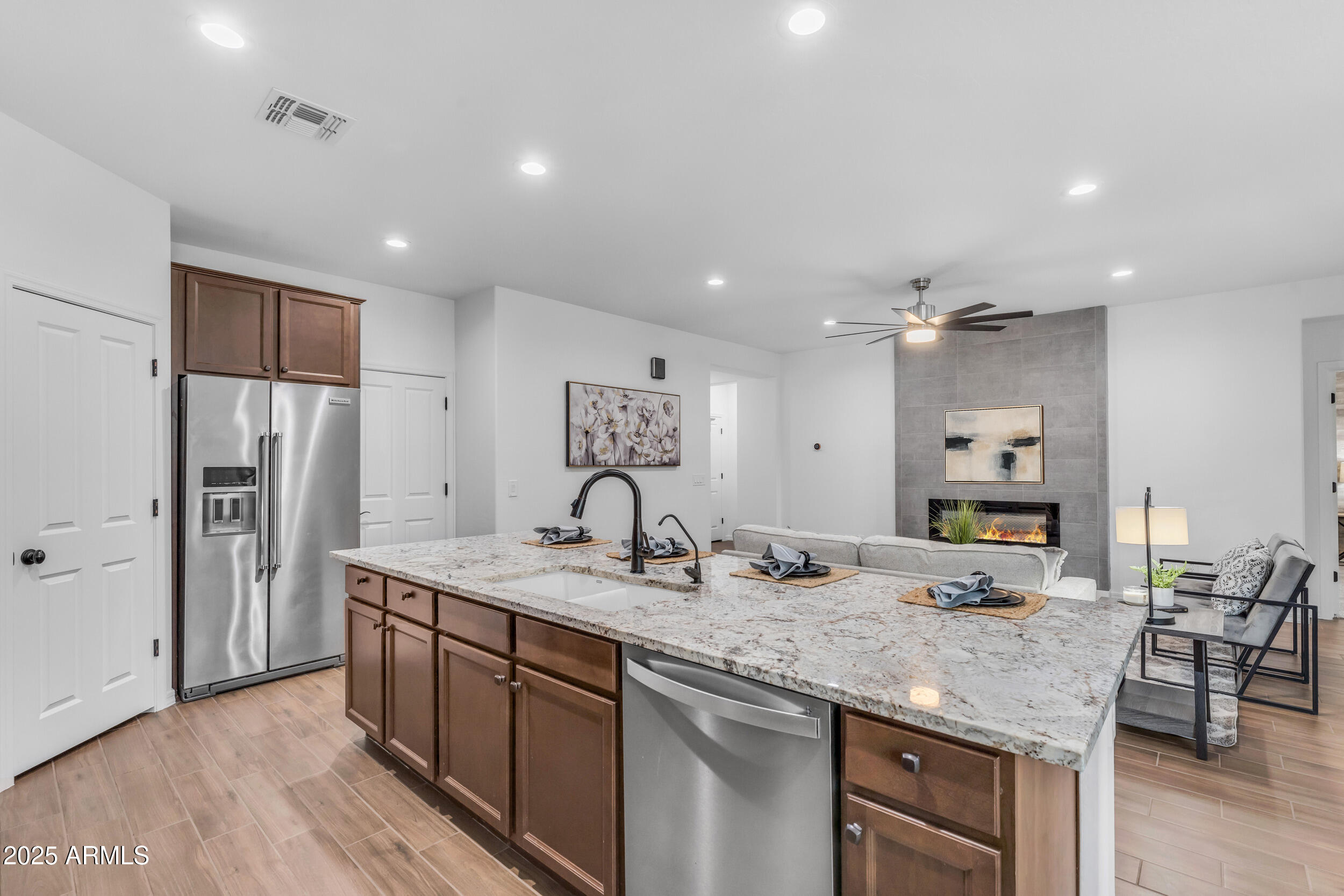 9853 E SOLSTICE Avenue