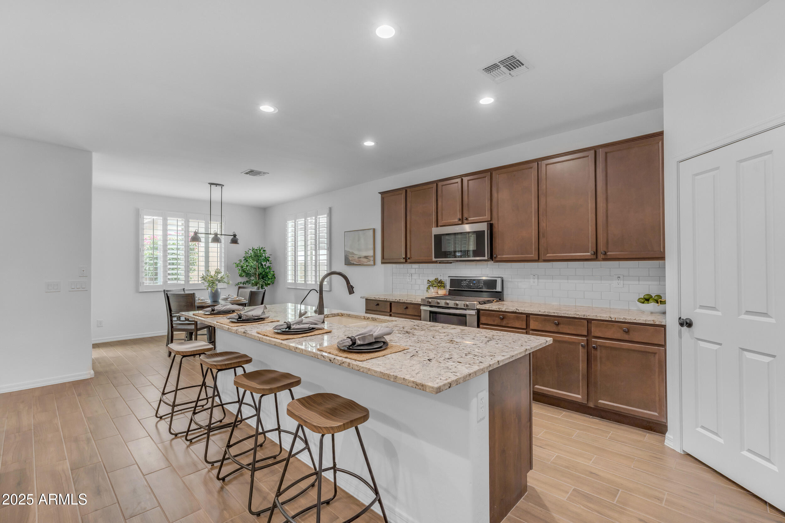 9853 E SOLSTICE Avenue