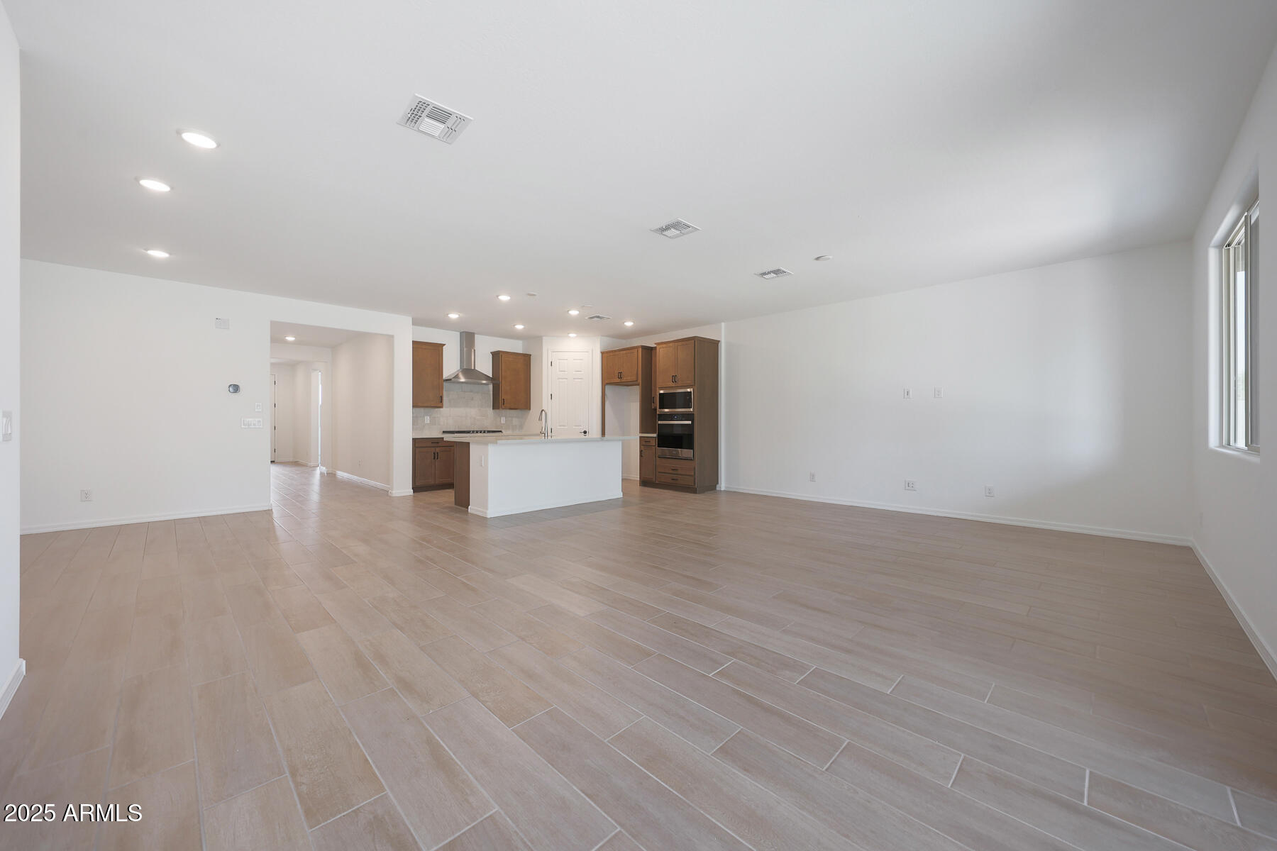 866 W Riparian Drive