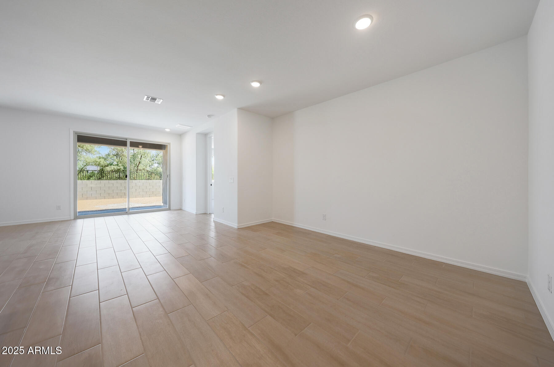 866 W Riparian Drive