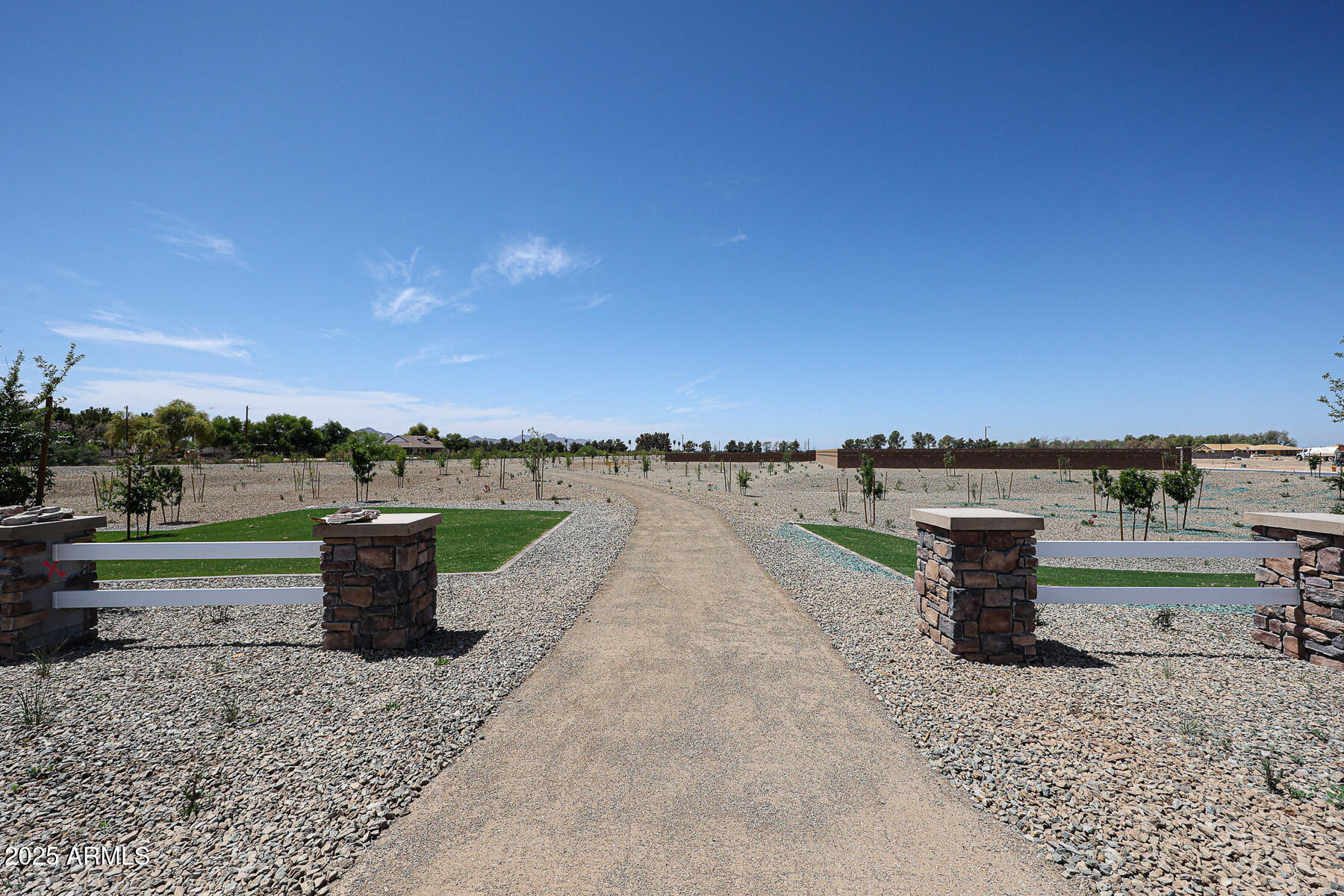 866 W Riparian Drive