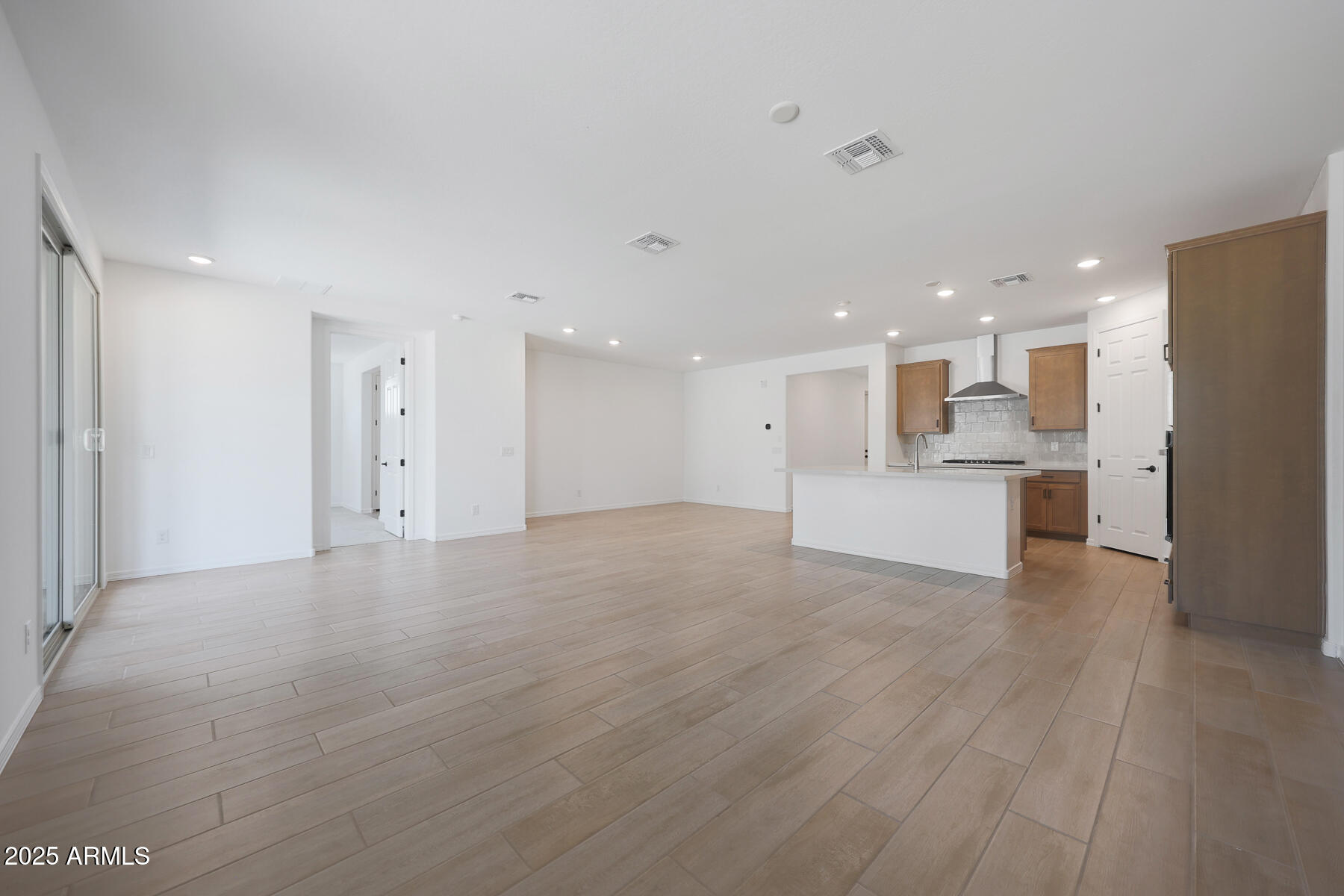 866 W Riparian Drive