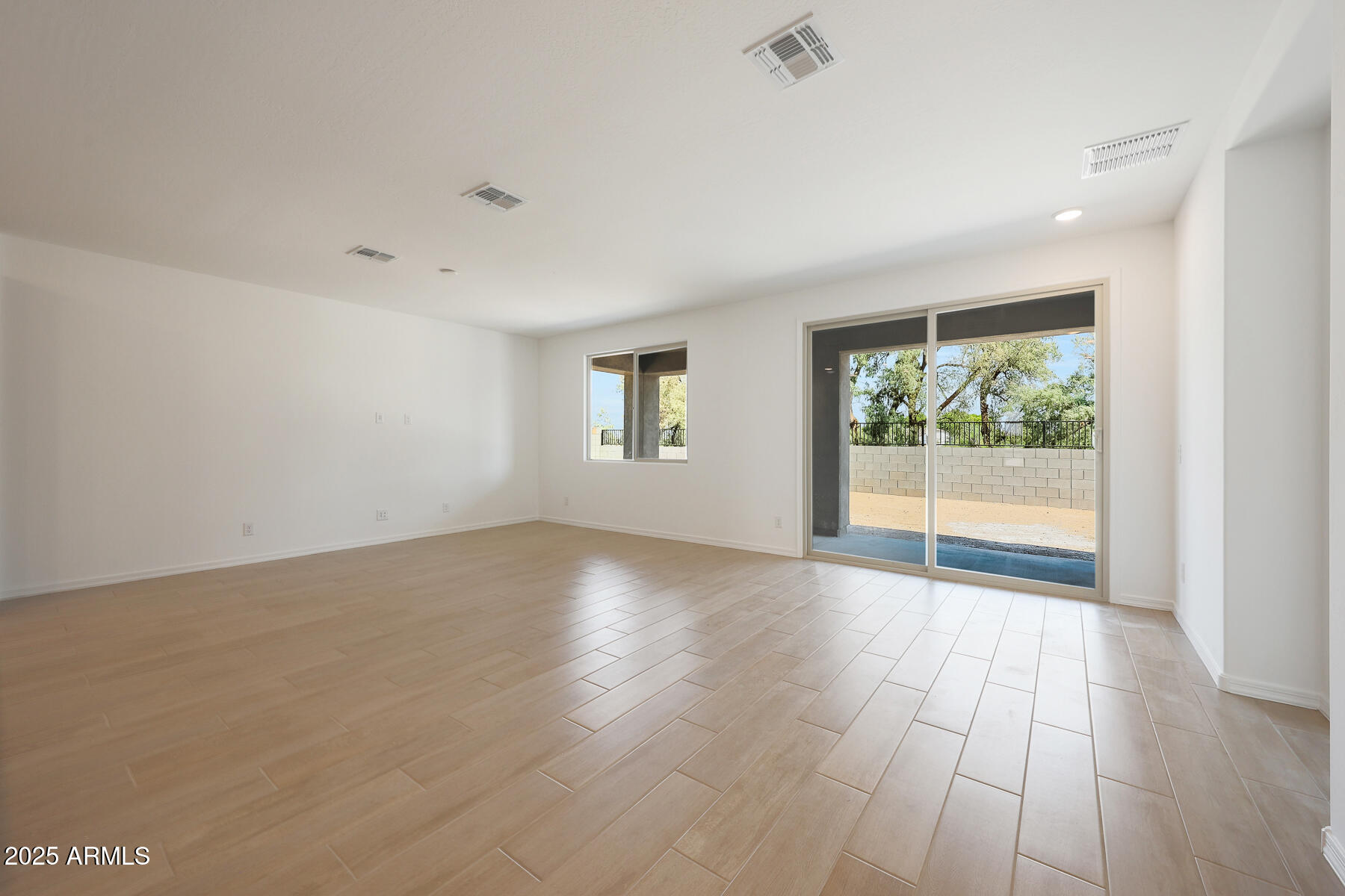 866 W Riparian Drive