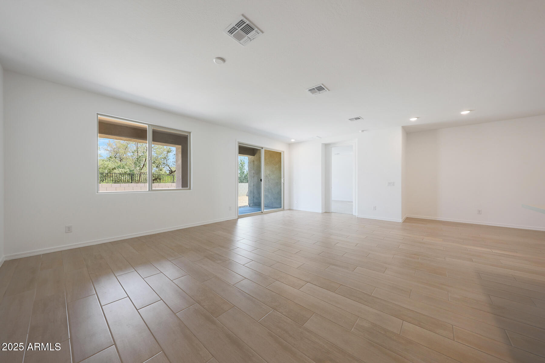 866 W Riparian Drive