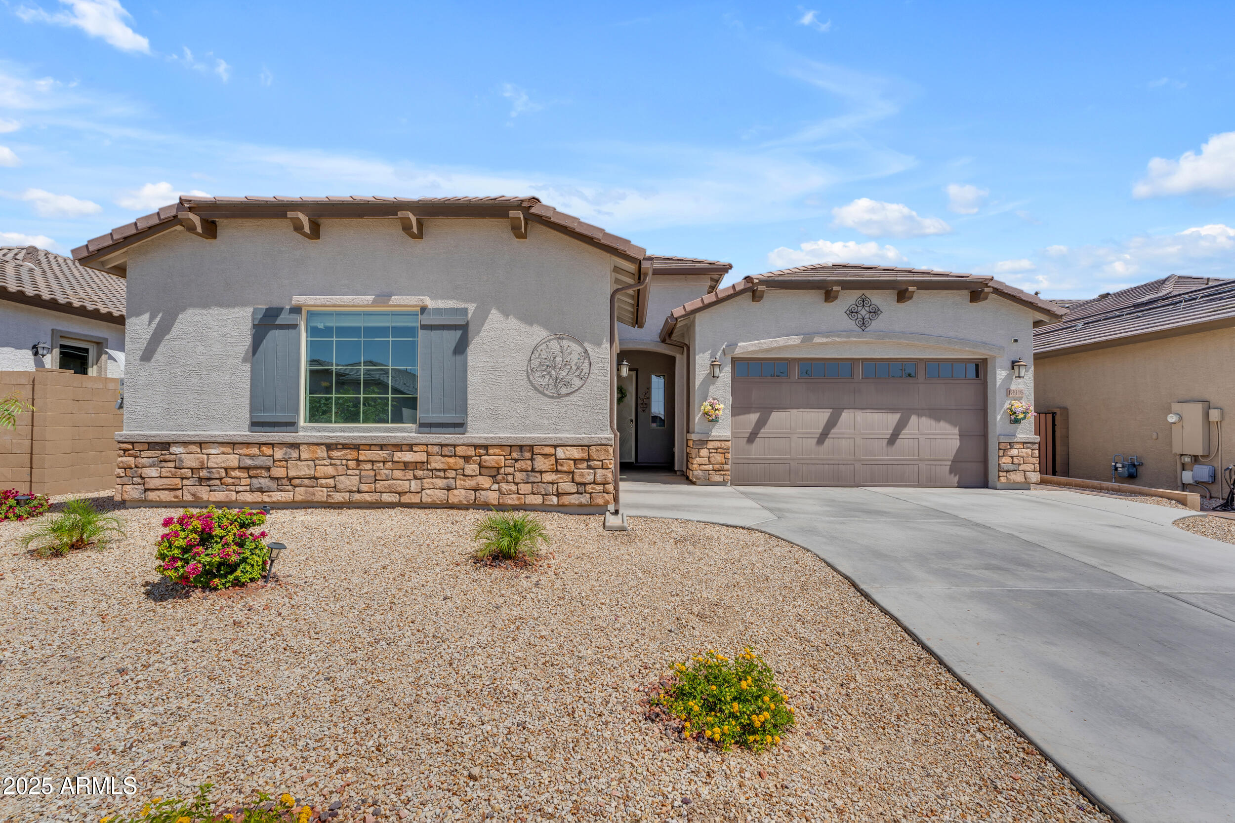 18916 W LAUREL Lane
