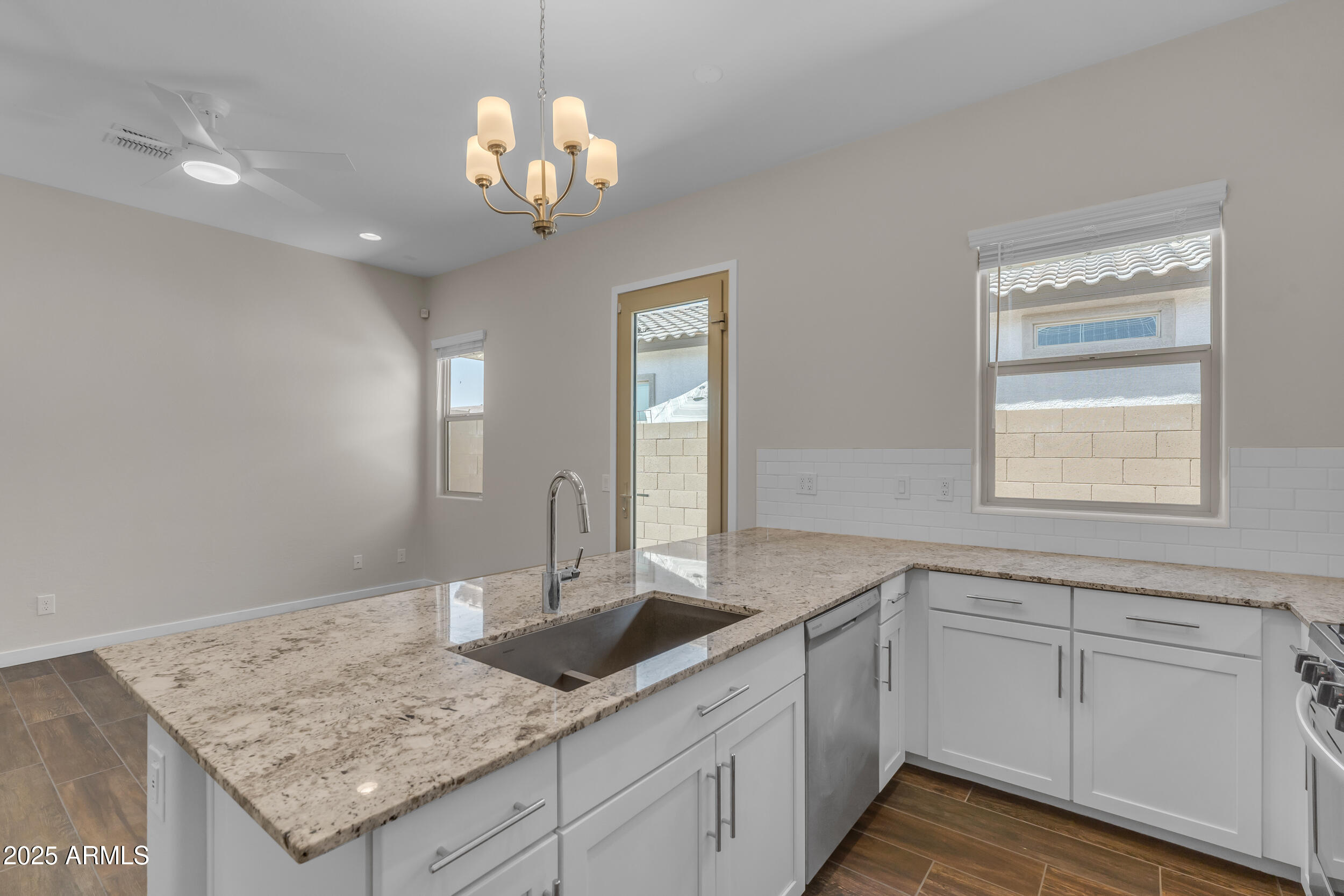 18916 W LAUREL Lane