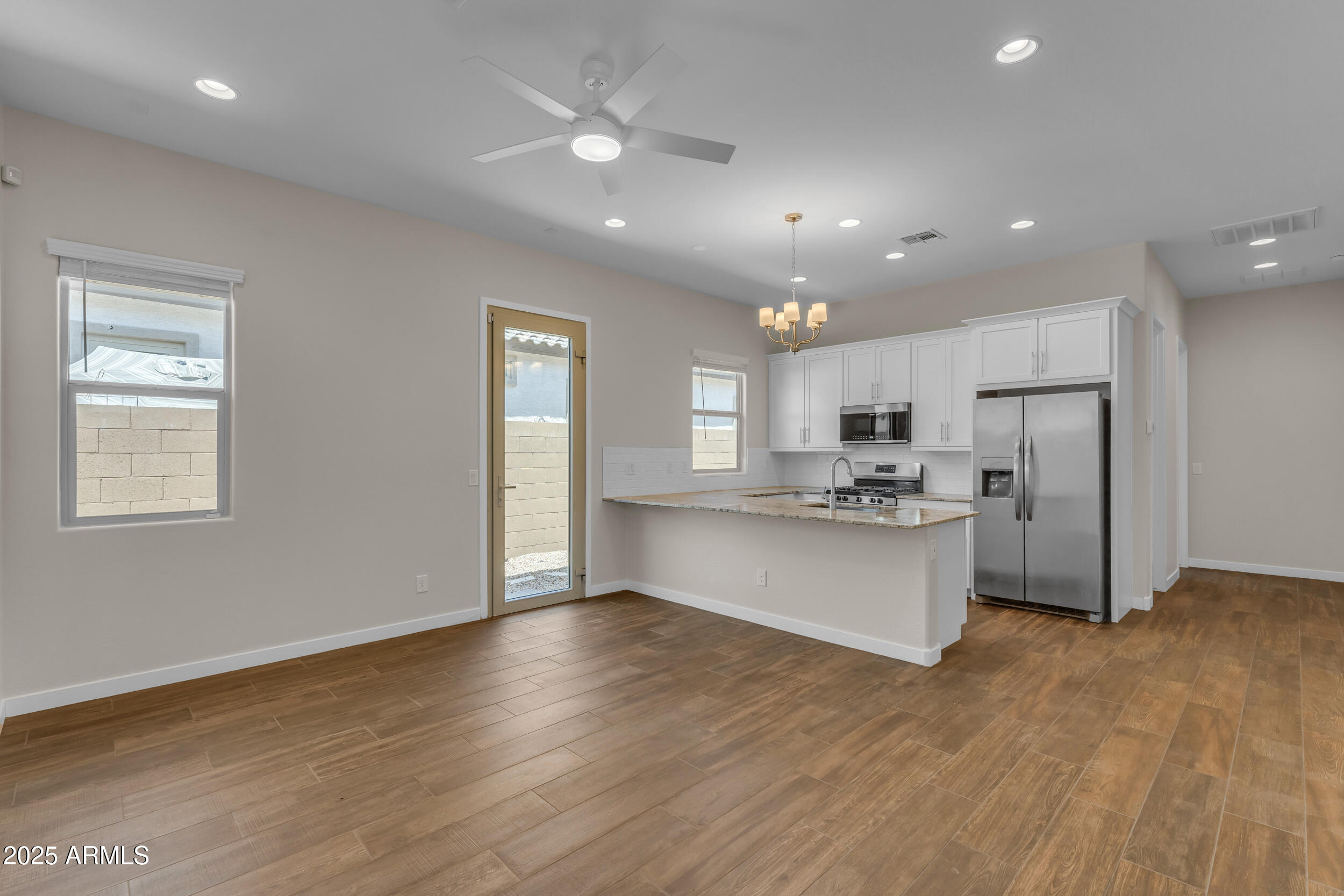 18916 W LAUREL Lane
