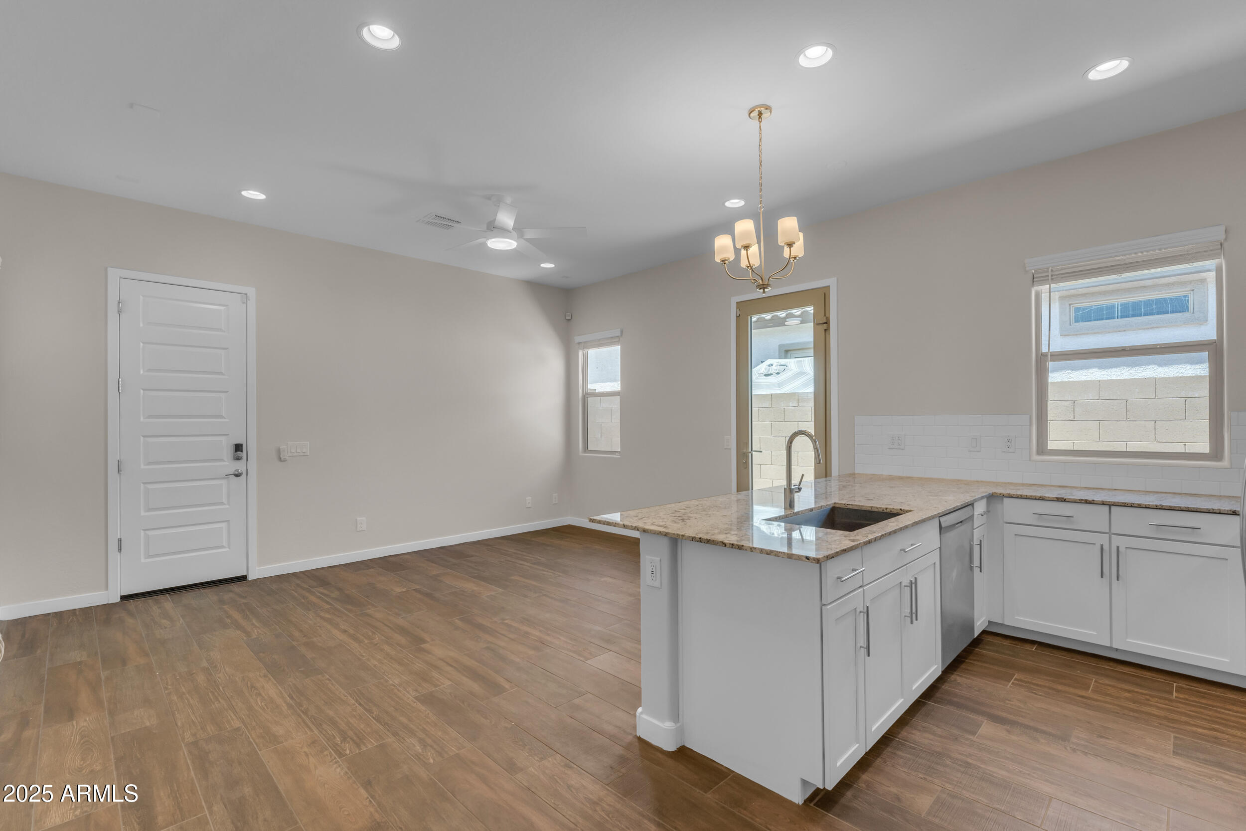 18916 W LAUREL Lane