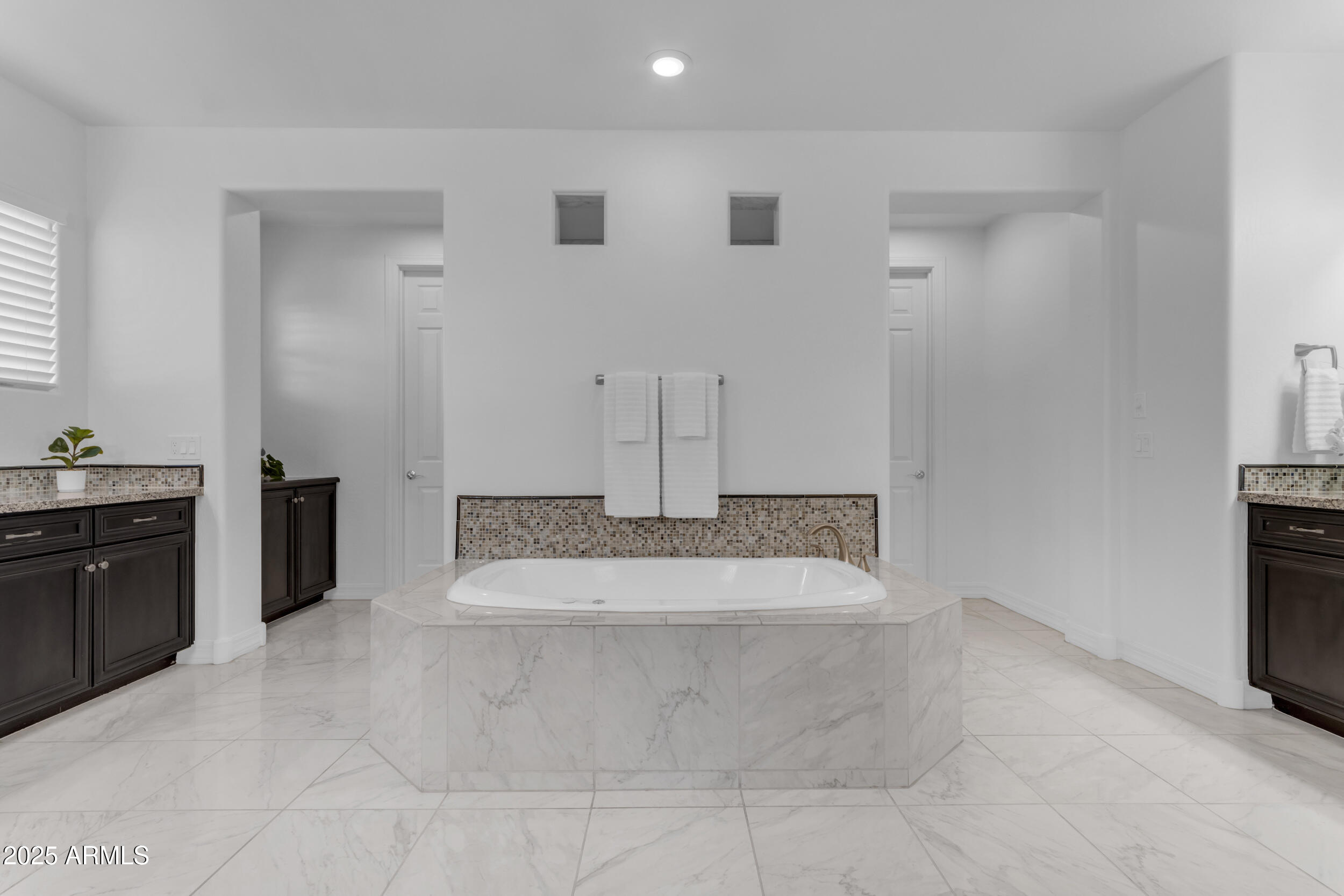 2219 E GALILEO Drive