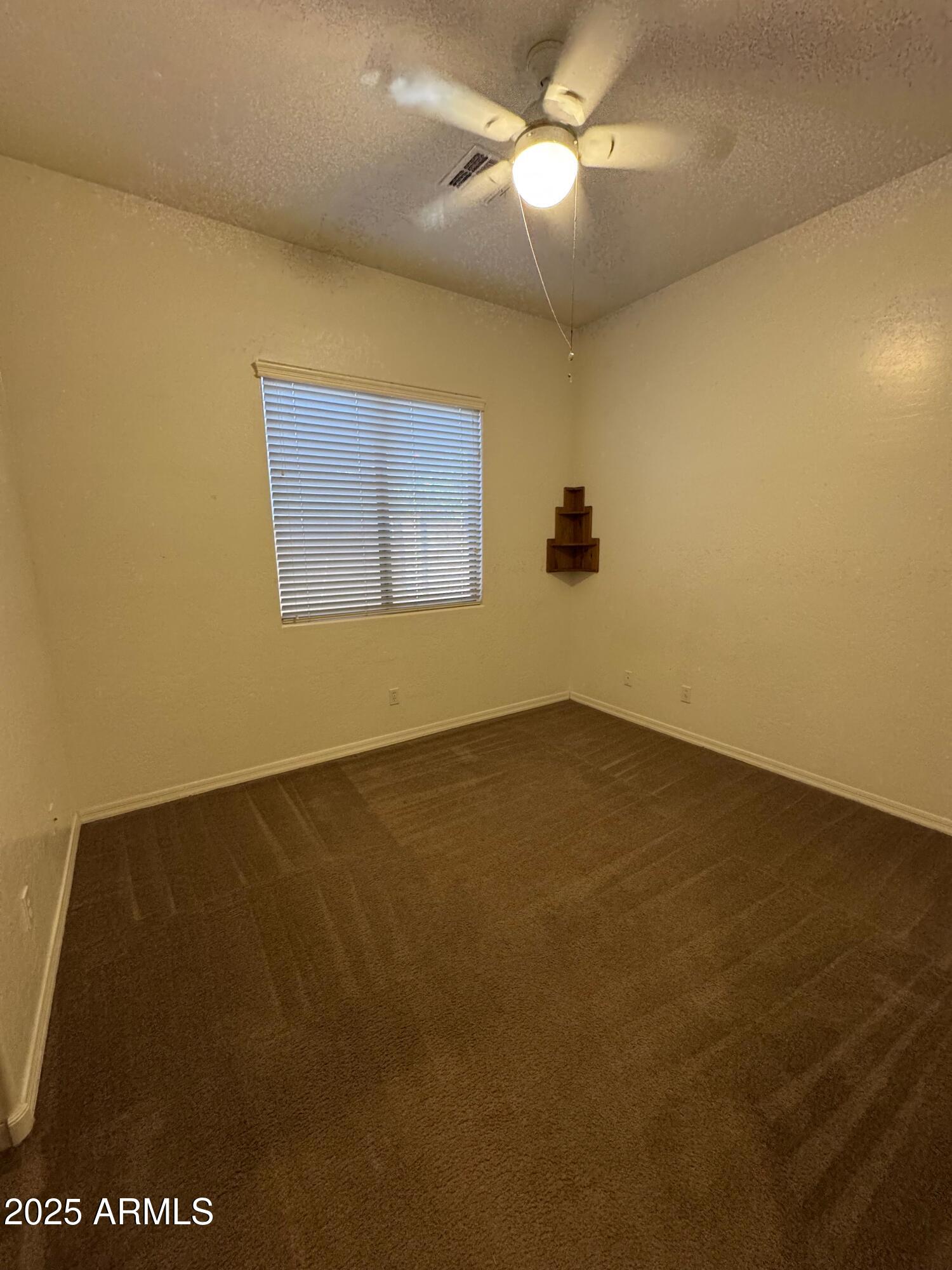 635 W LONGHORN Drive