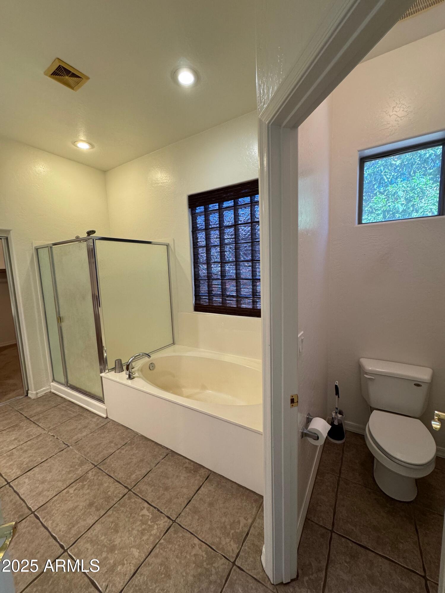 635 W LONGHORN Drive