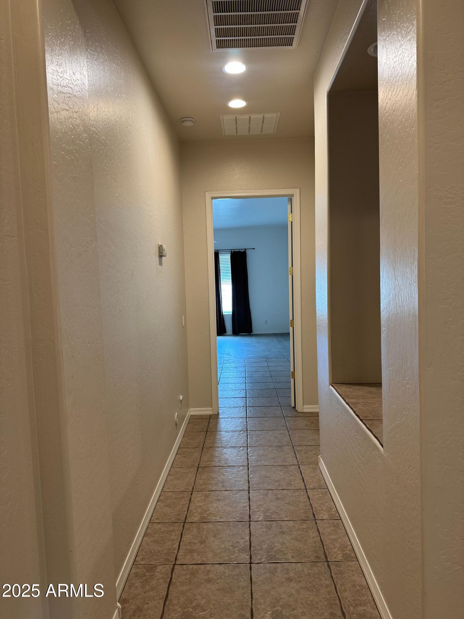 635 W LONGHORN Drive