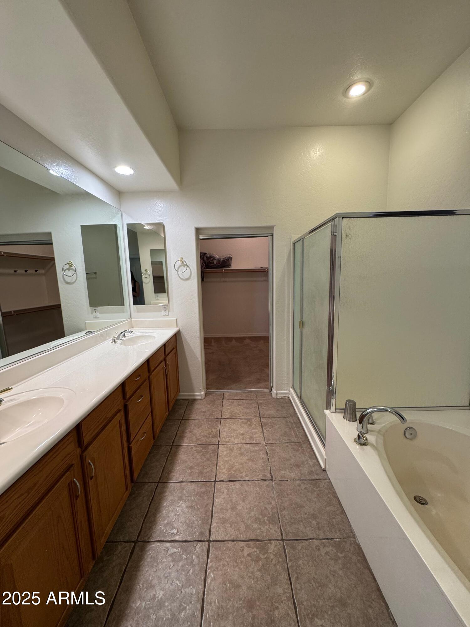 635 W LONGHORN Drive