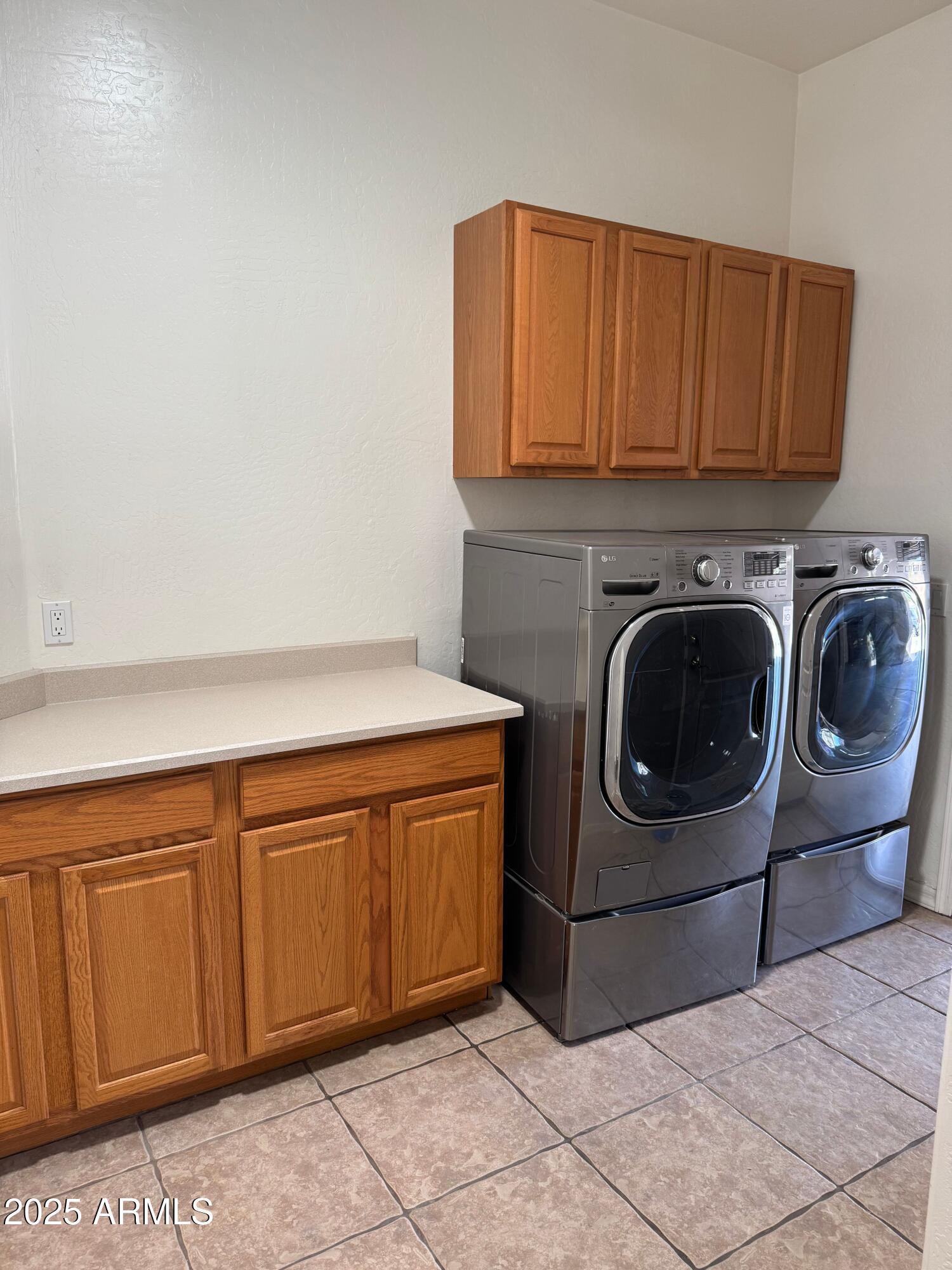 635 W LONGHORN Drive