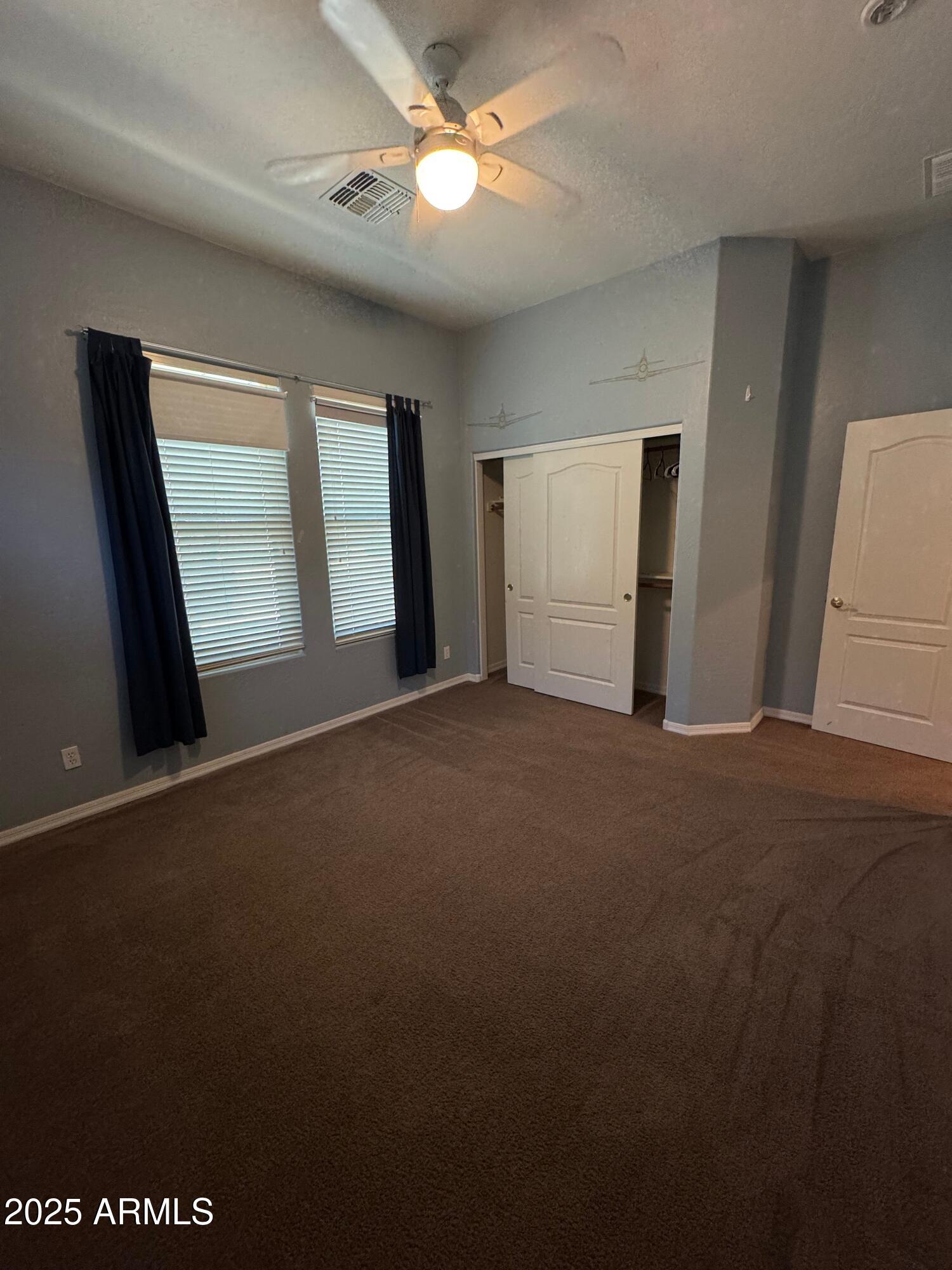 635 W LONGHORN Drive