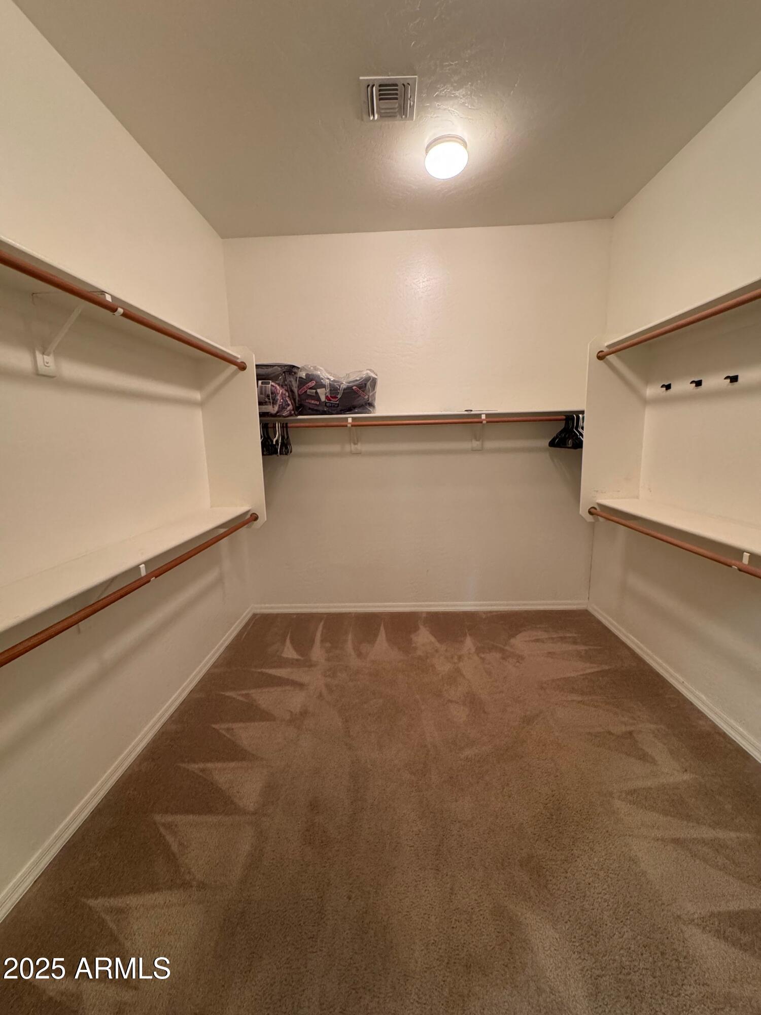 635 W LONGHORN Drive