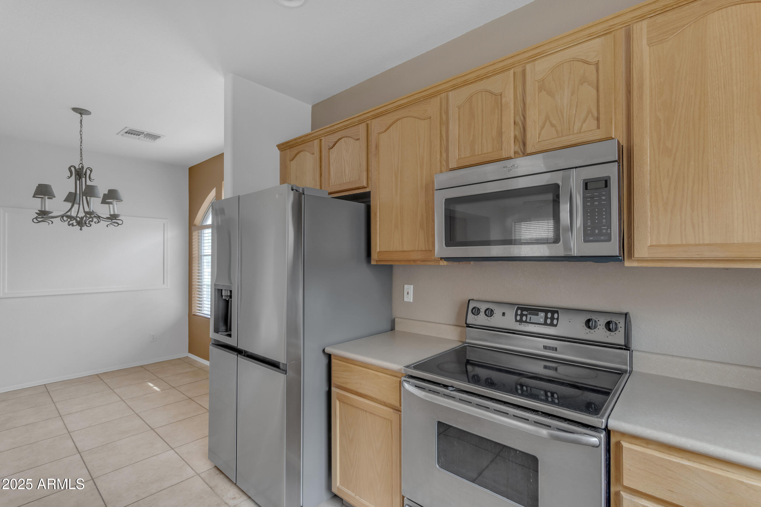 1837 E POLLACK Street