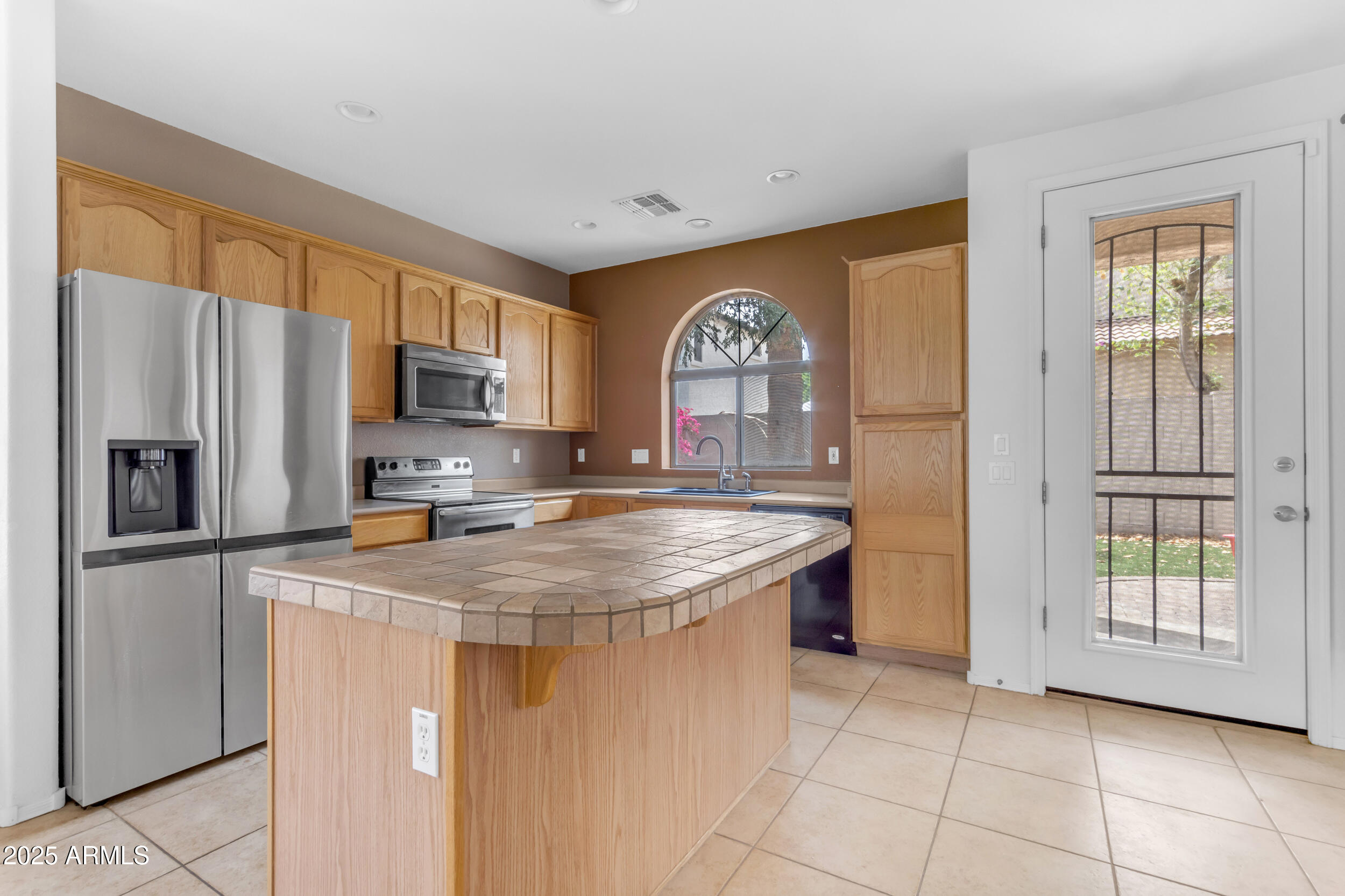 1837 E POLLACK Street