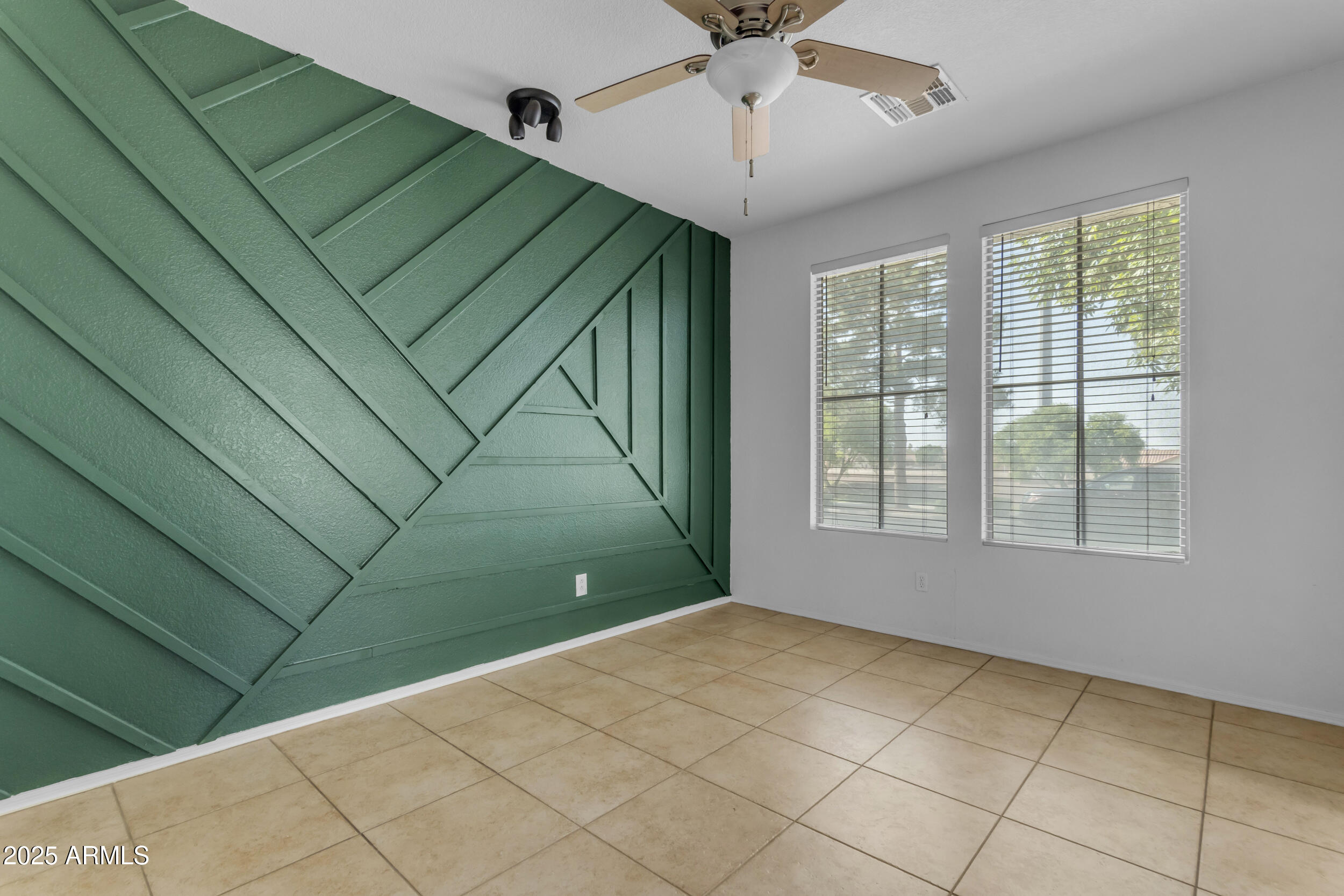 1837 E POLLACK Street