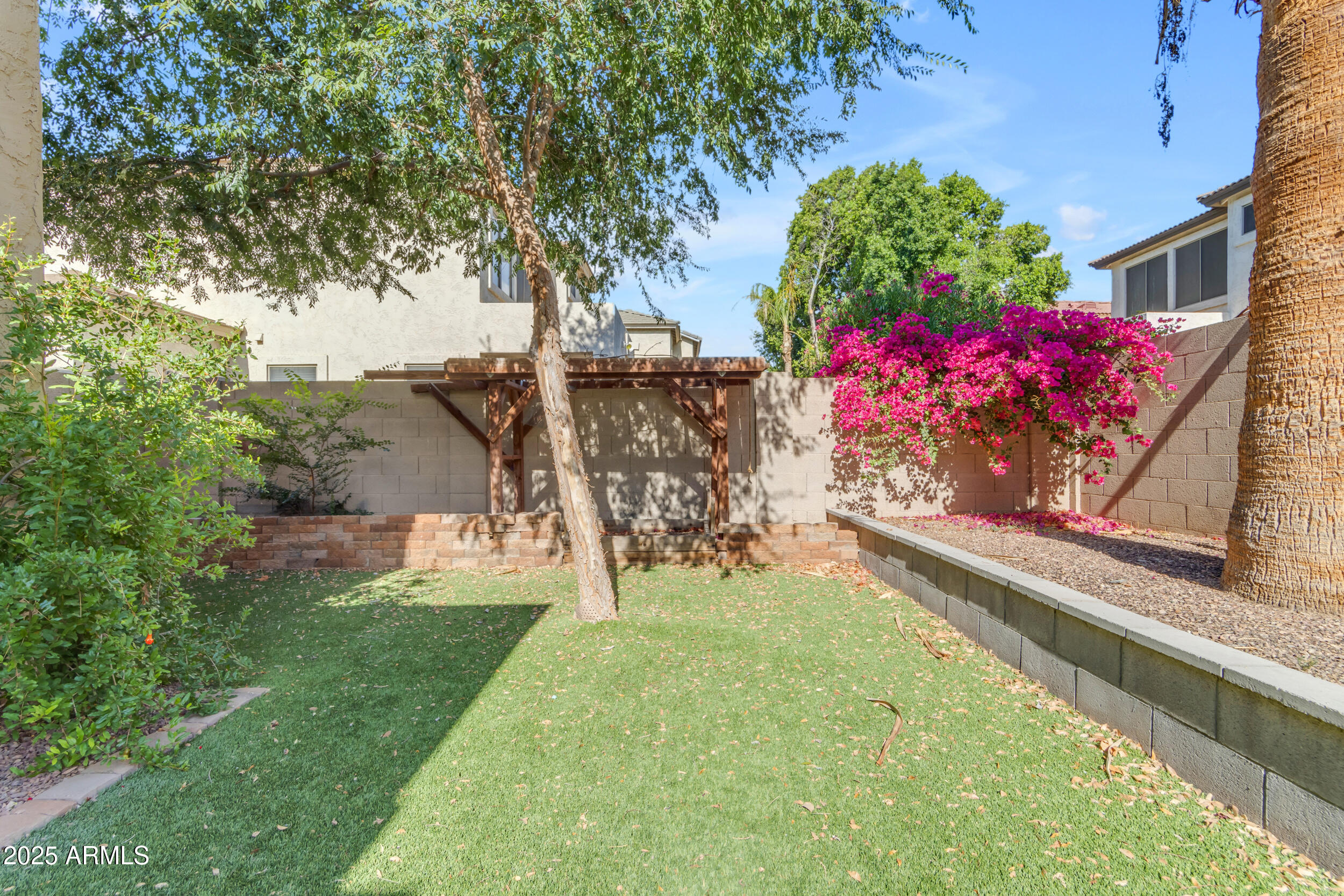 1837 E POLLACK Street