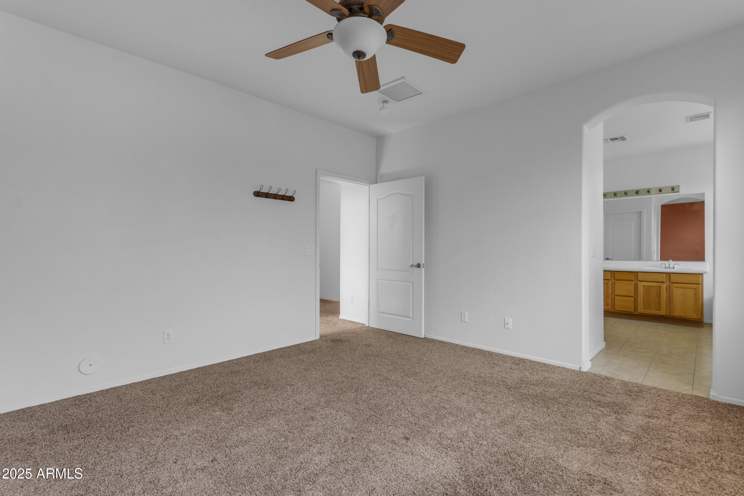 1837 E POLLACK Street