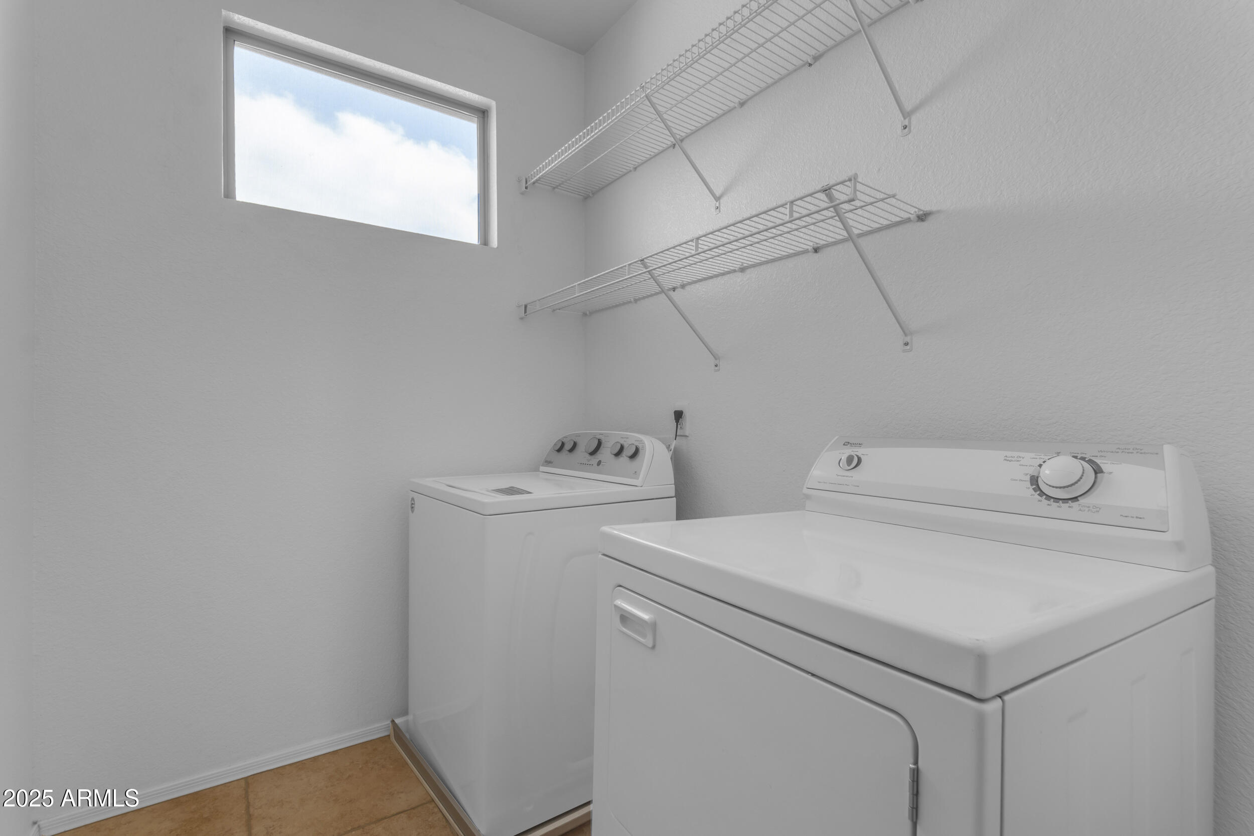 1837 E POLLACK Street