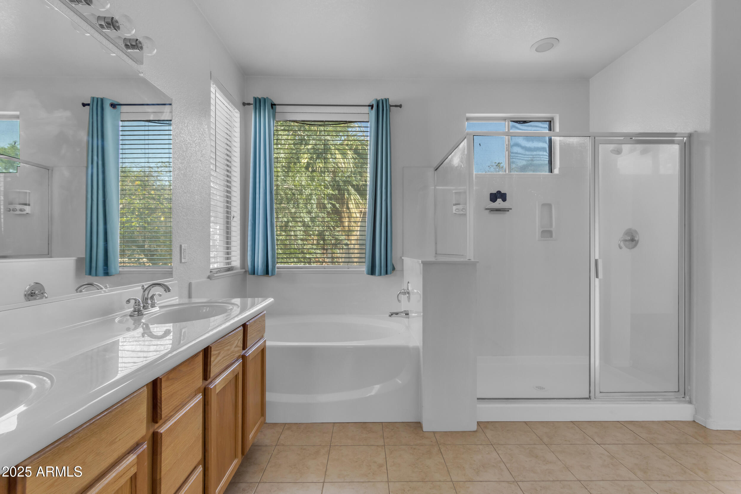 1837 E POLLACK Street