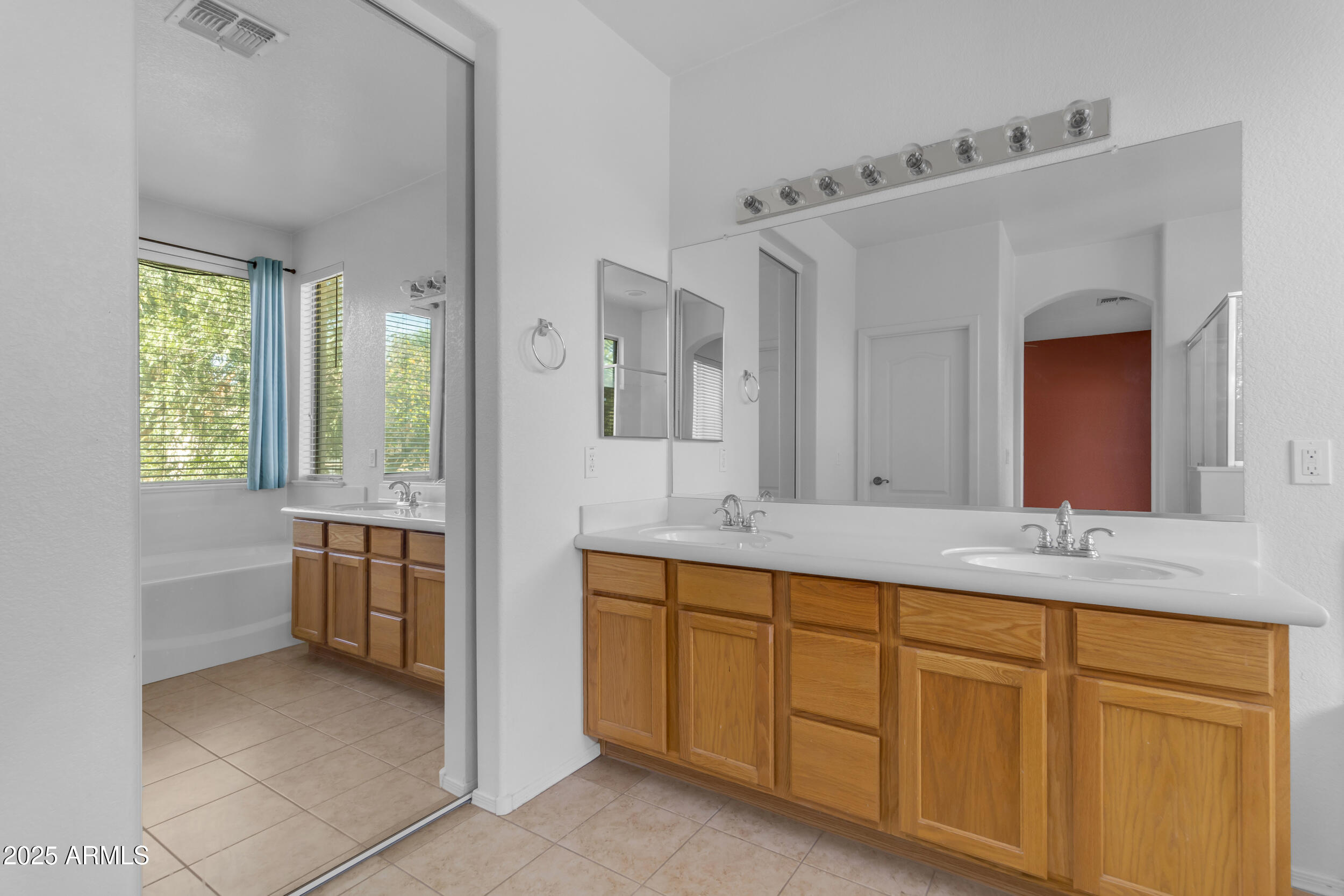 1837 E POLLACK Street