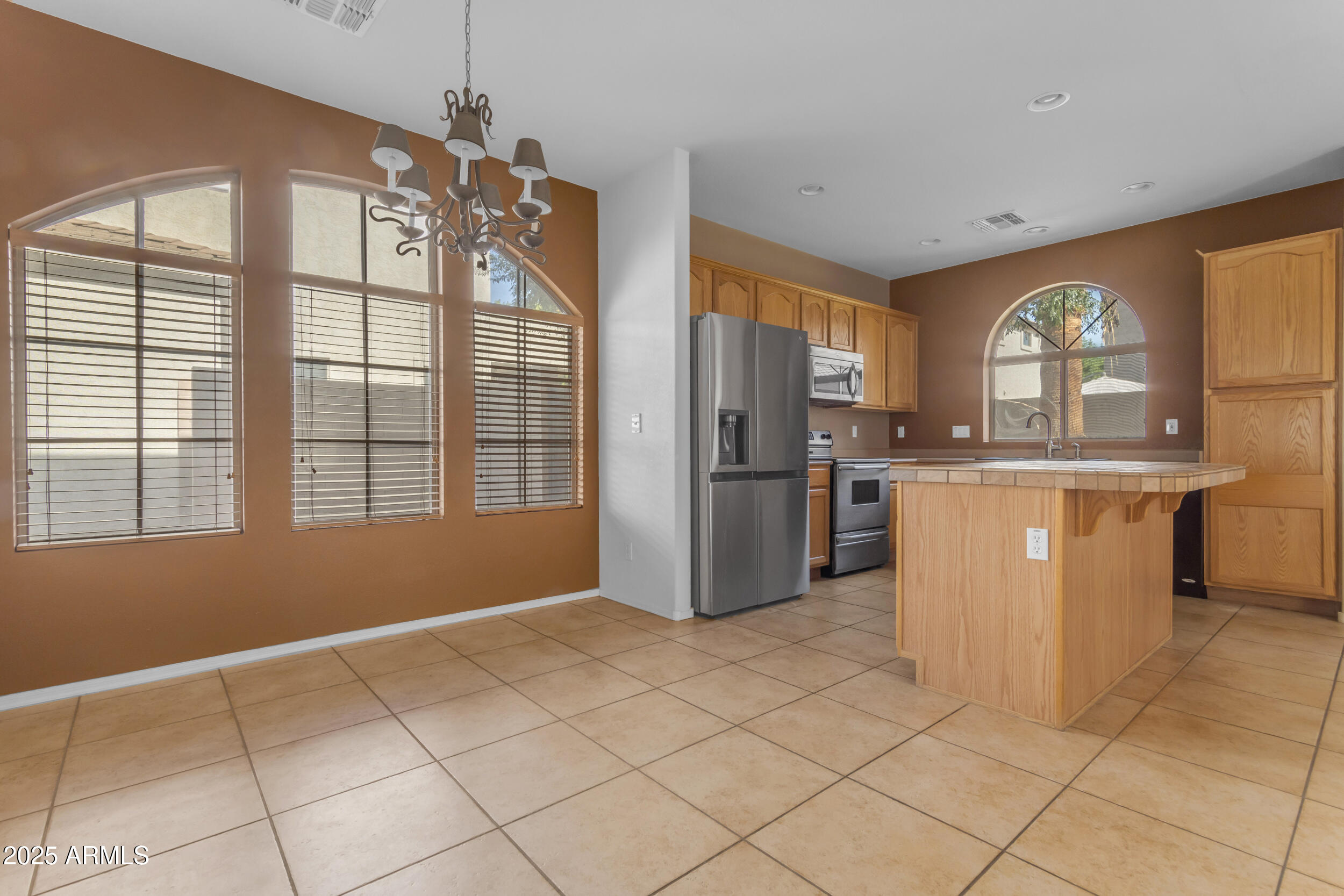 1837 E POLLACK Street